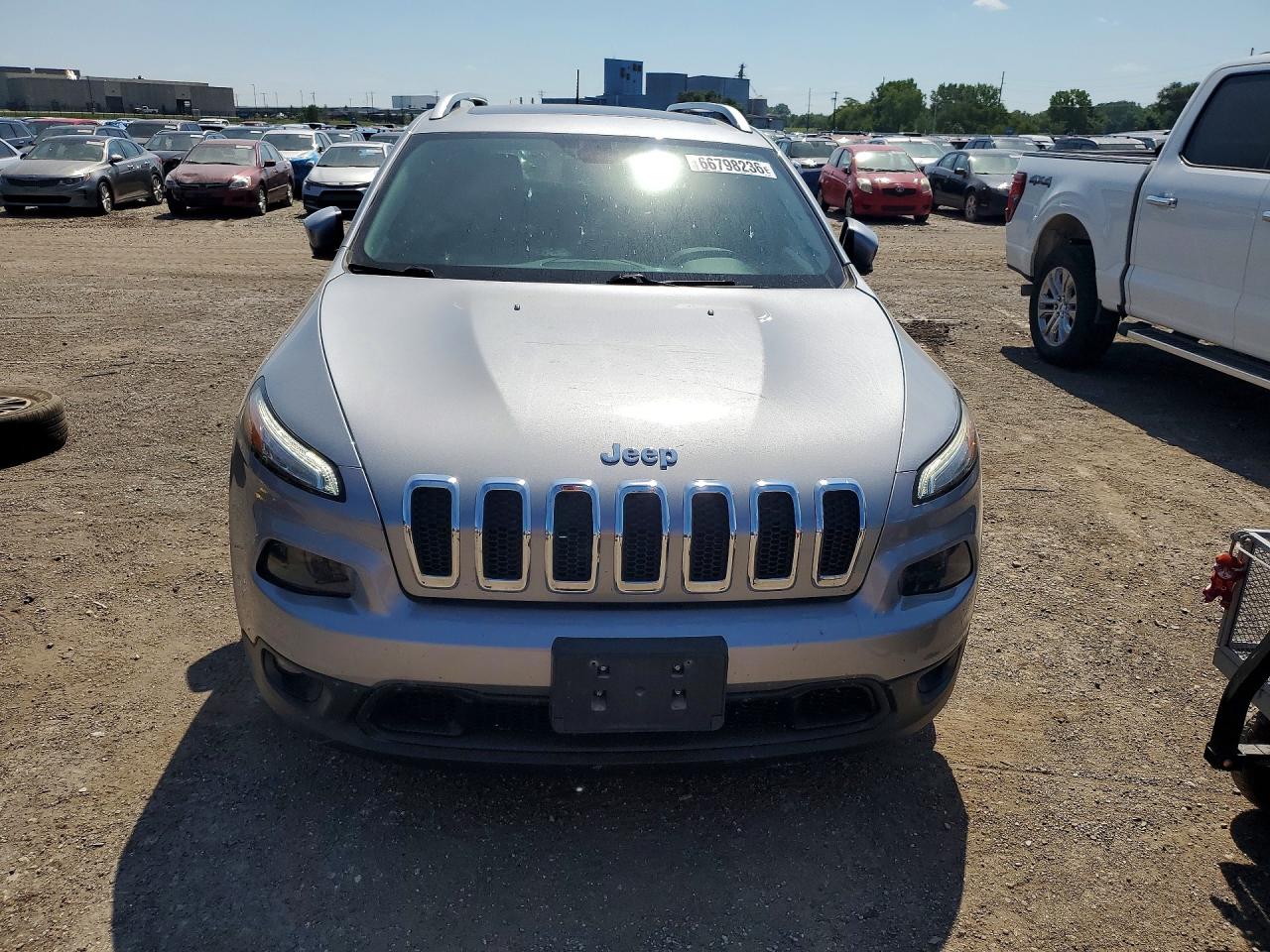 2016 Jeep Cherokee Latitude Серебряный vin: 1C4PJLCSXGW189676