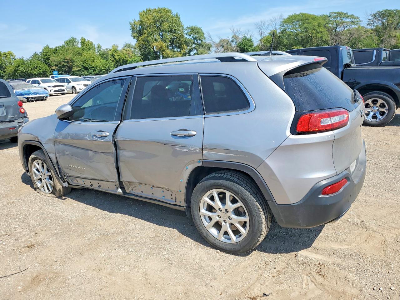 2016 Jeep Cherokee Latitude Серебряный vin: 1C4PJLCSXGW189676
