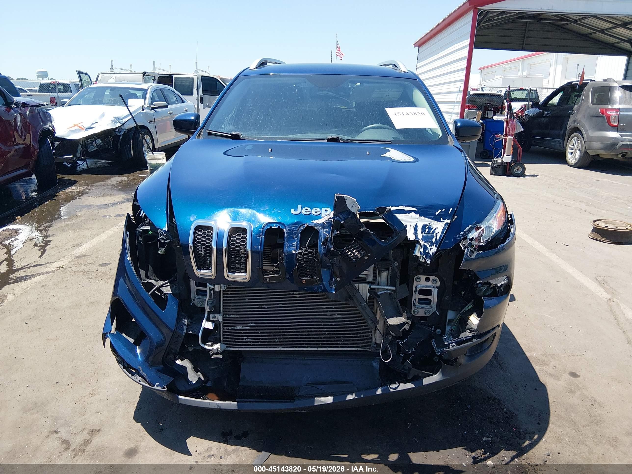 2018 Jeep Cherokee Latitude Fwd Blue vin: 1C4PJLCX2JD553314