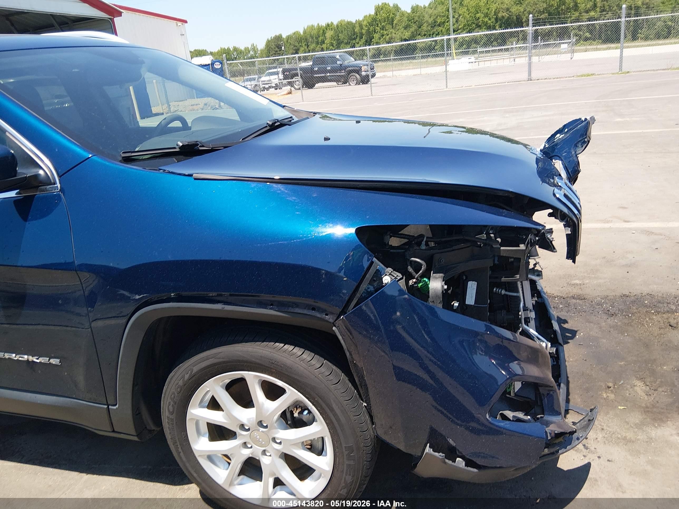 2018 Jeep Cherokee Latitude Fwd Blue vin: 1C4PJLCX2JD553314