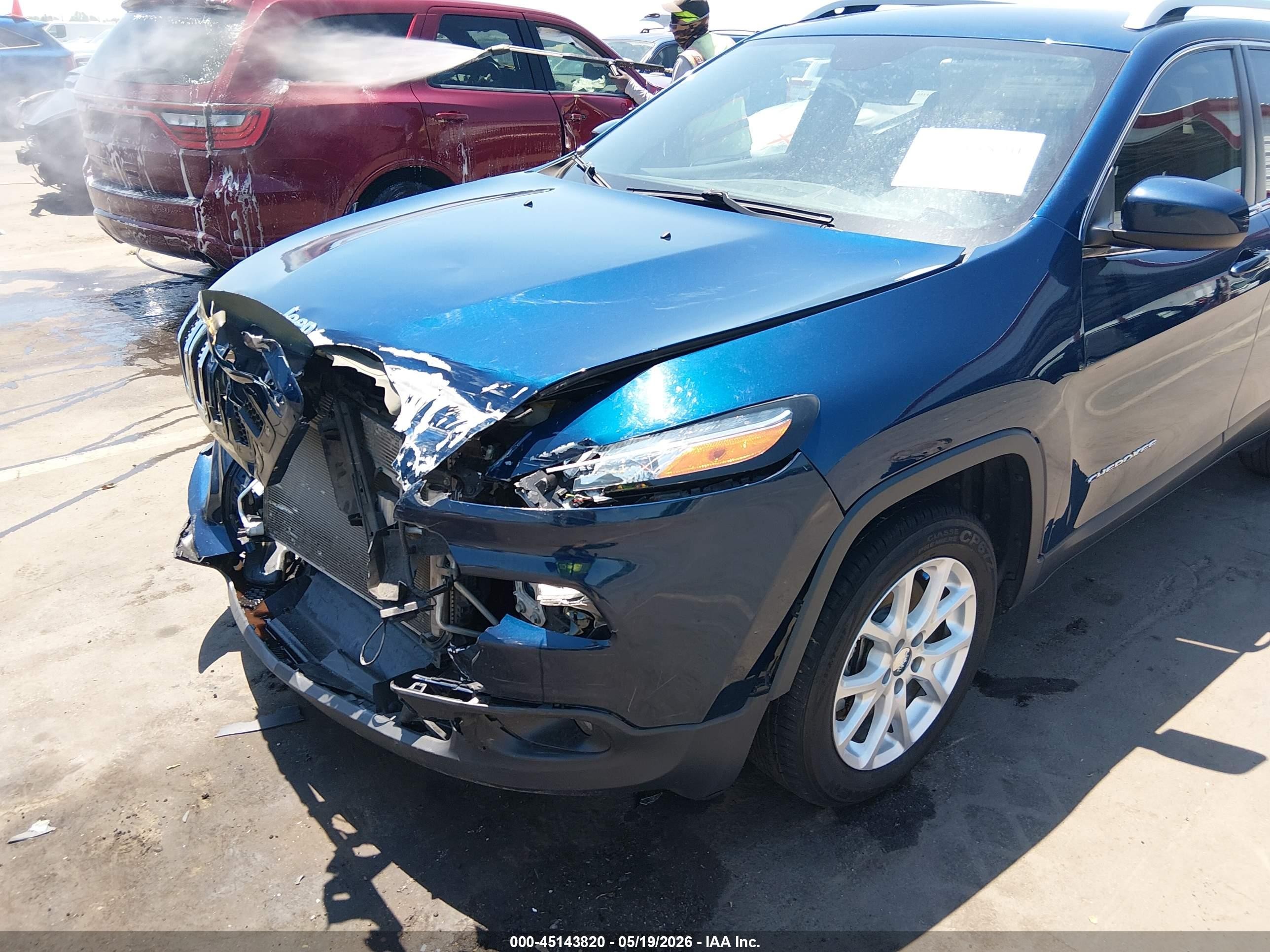 2018 Jeep Cherokee Latitude Fwd Blue vin: 1C4PJLCX2JD553314