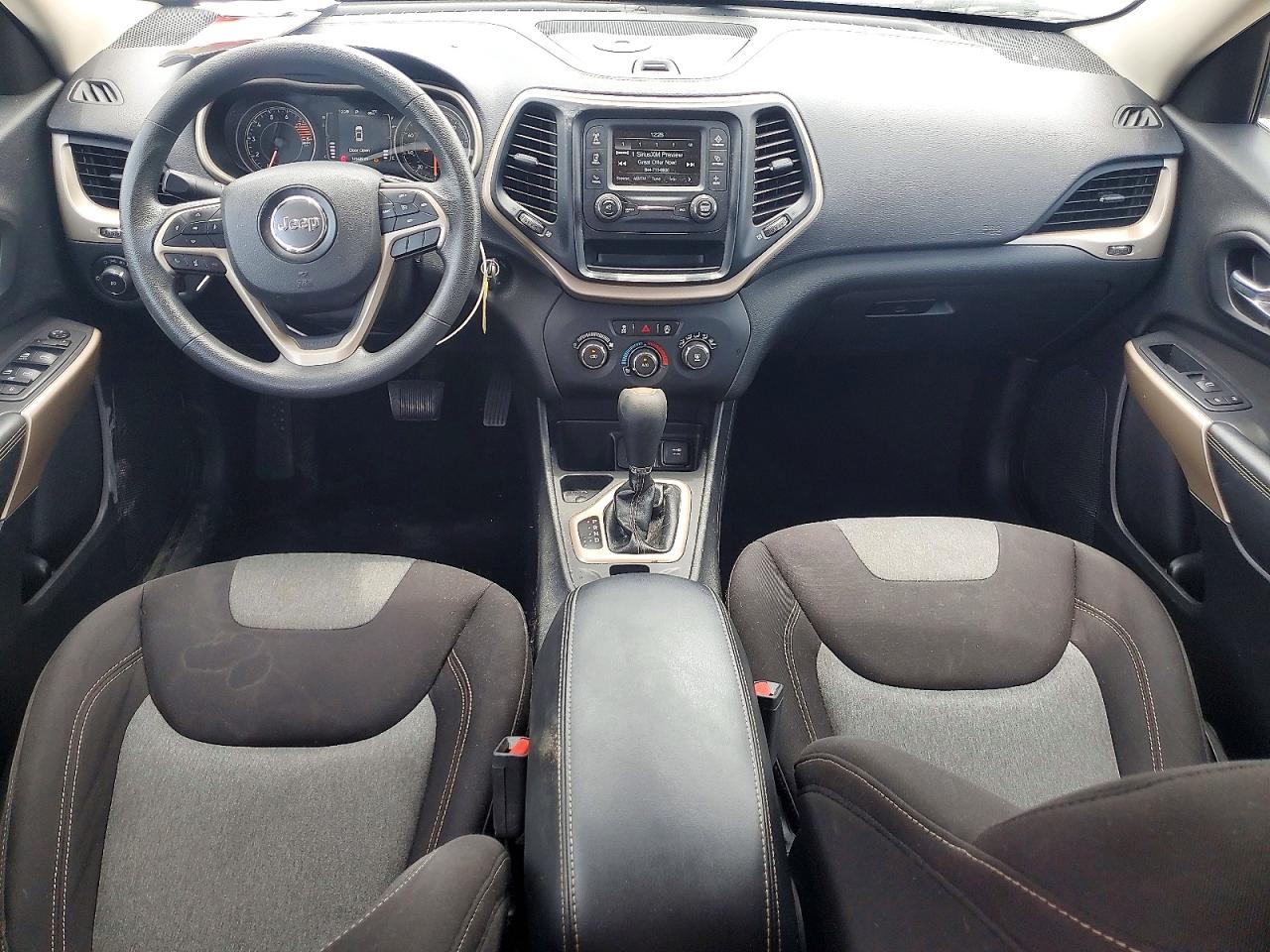 2018 Jeep Cherokee Latitude Белый vin: 1C4PJLCX7JD611403