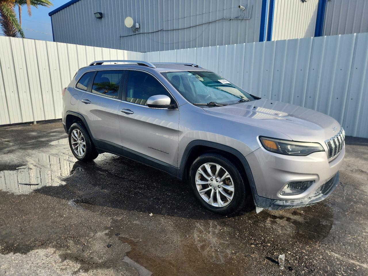 2019 Jeep Cherokee Latitude White vin: 1C4PJLCX9KD220772