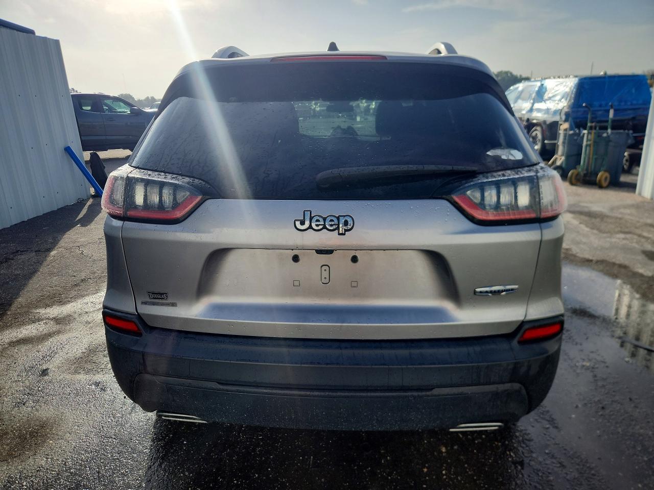 2019 Jeep Cherokee Latitude White vin: 1C4PJLCX9KD220772