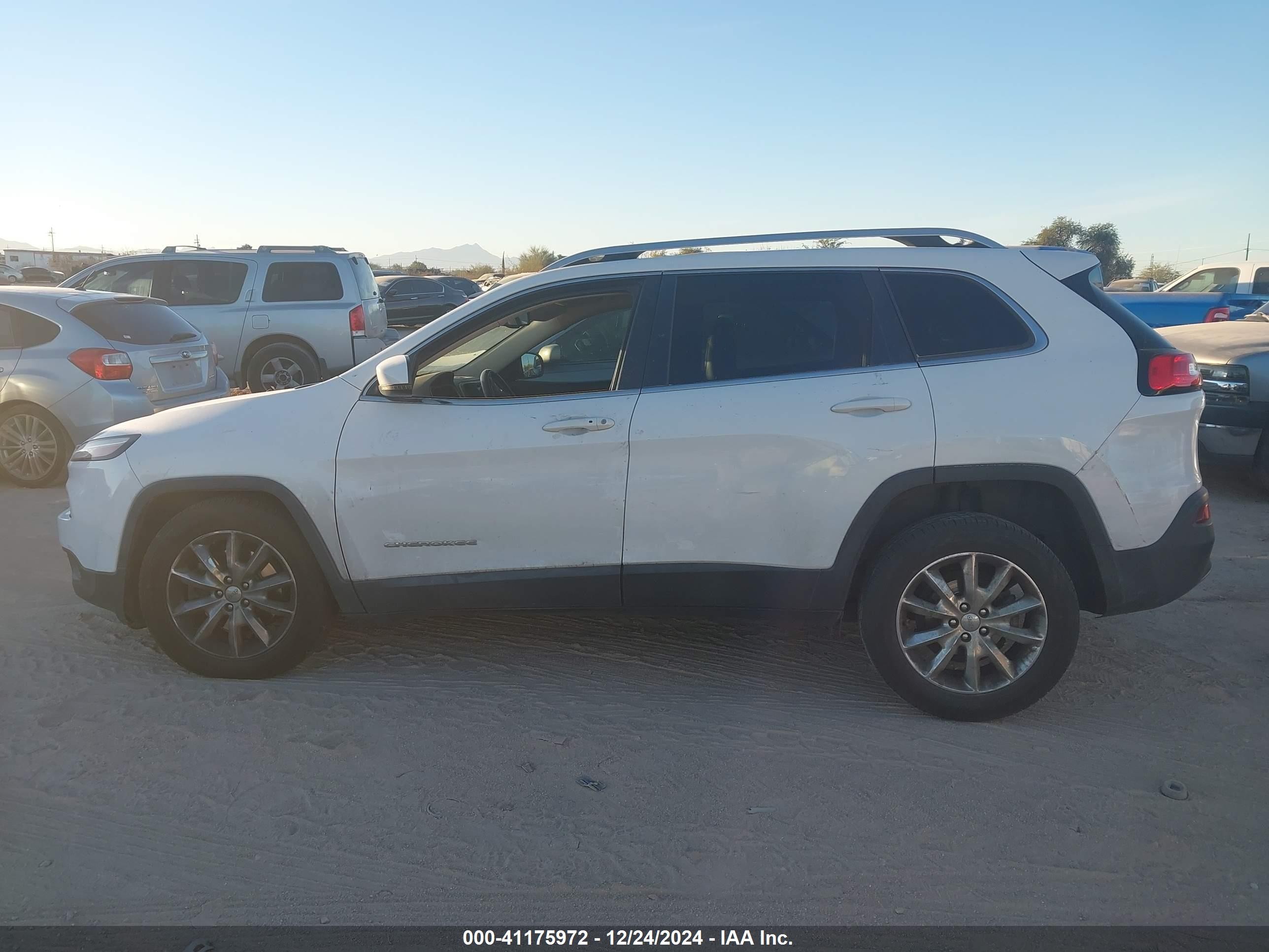 2017 Jeep Cherokee Limited Fwd White vin: 1C4PJLDB0HW526582