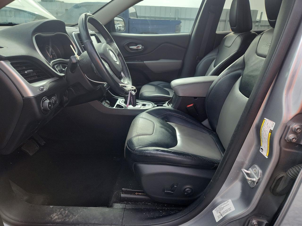 2014 Jeep Cherokee Limited Silver vin: 1C4PJLDB1EW129801