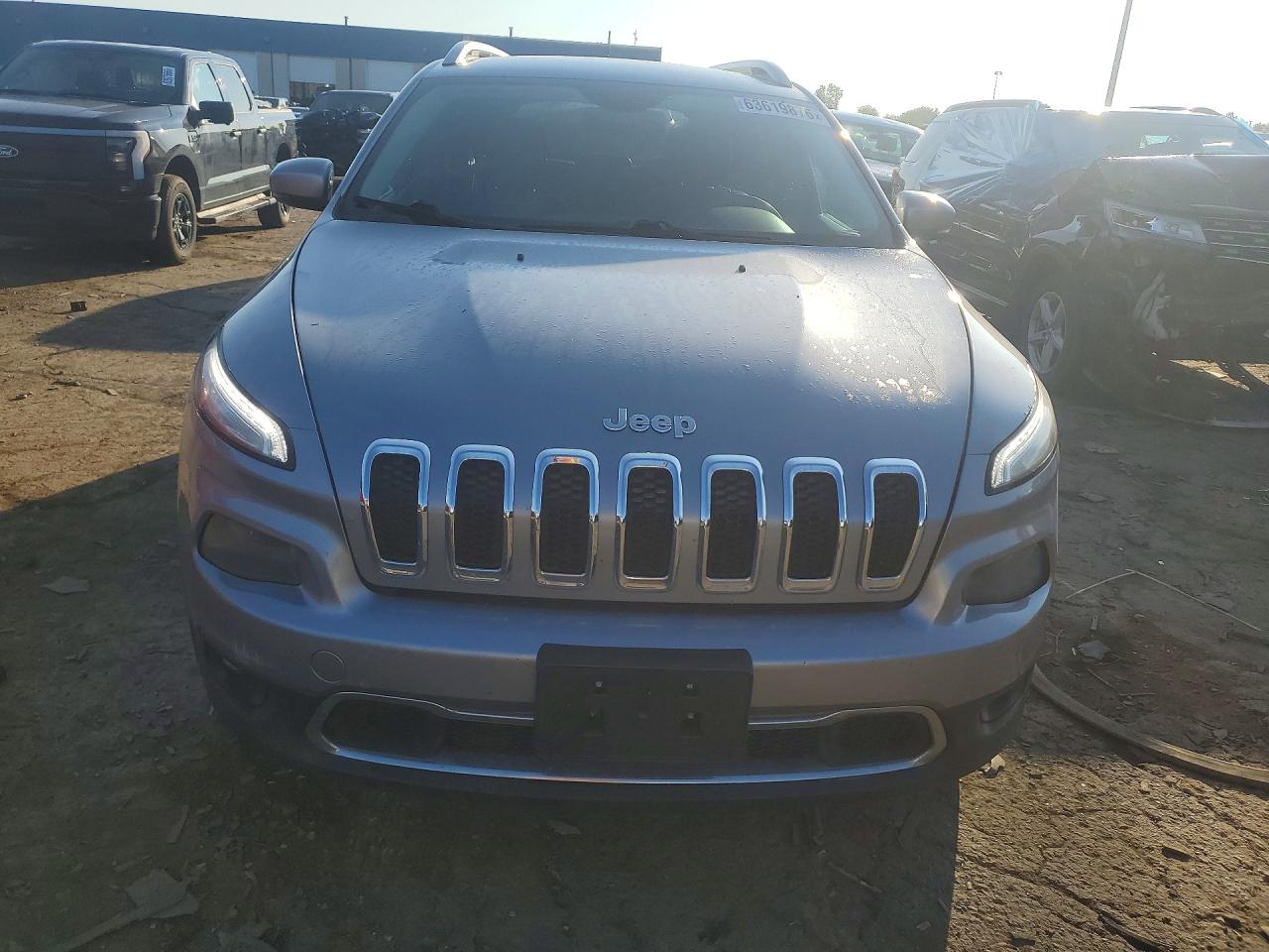 2014 Jeep Cherokee Limited Silver vin: 1C4PJLDB1EW205727