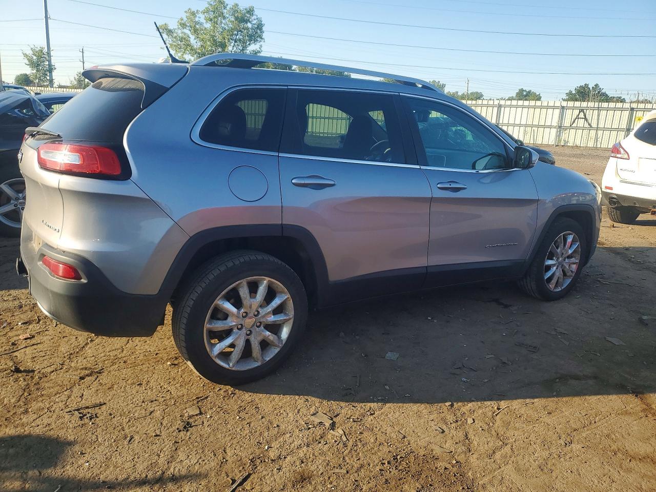 2014 Jeep Cherokee Limited Silver vin: 1C4PJLDB1EW205727