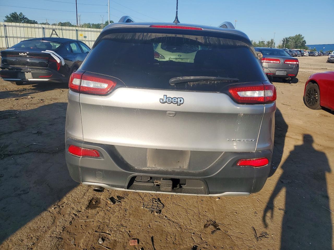 2014 Jeep Cherokee Limited Silver vin: 1C4PJLDB1EW205727