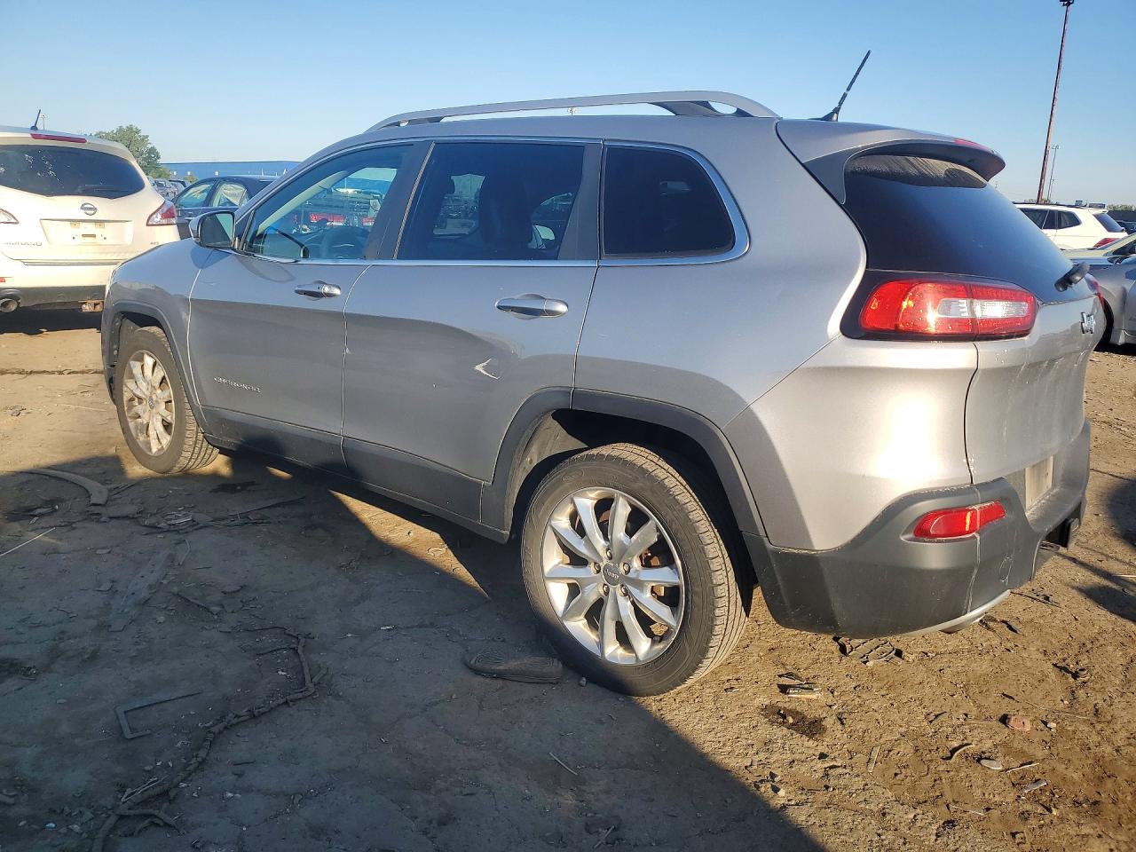 2014 Jeep Cherokee Limited Silver vin: 1C4PJLDB1EW205727