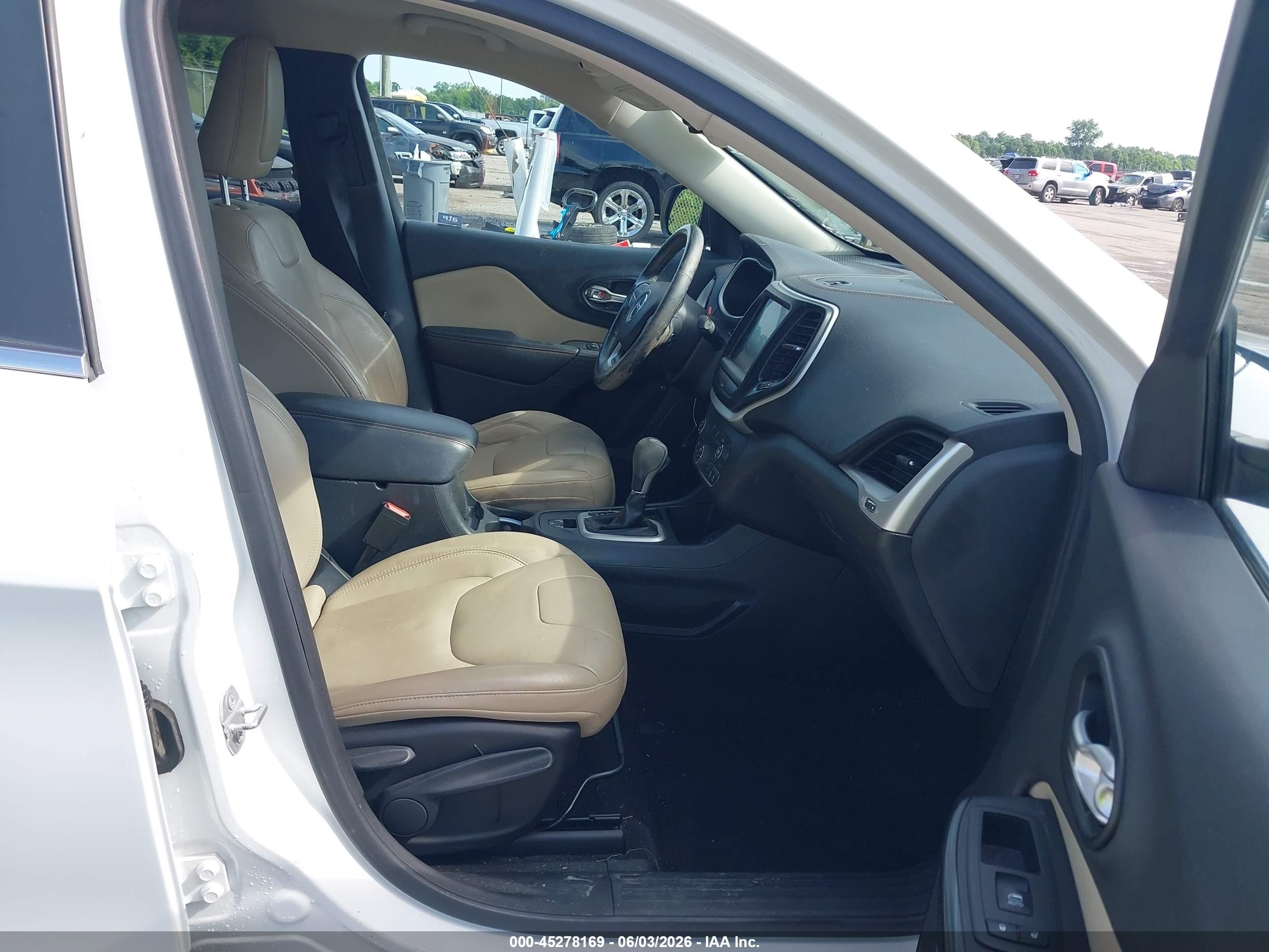 2015 Jeep Cherokee Limited White vin: 1C4PJLDB1FW621150