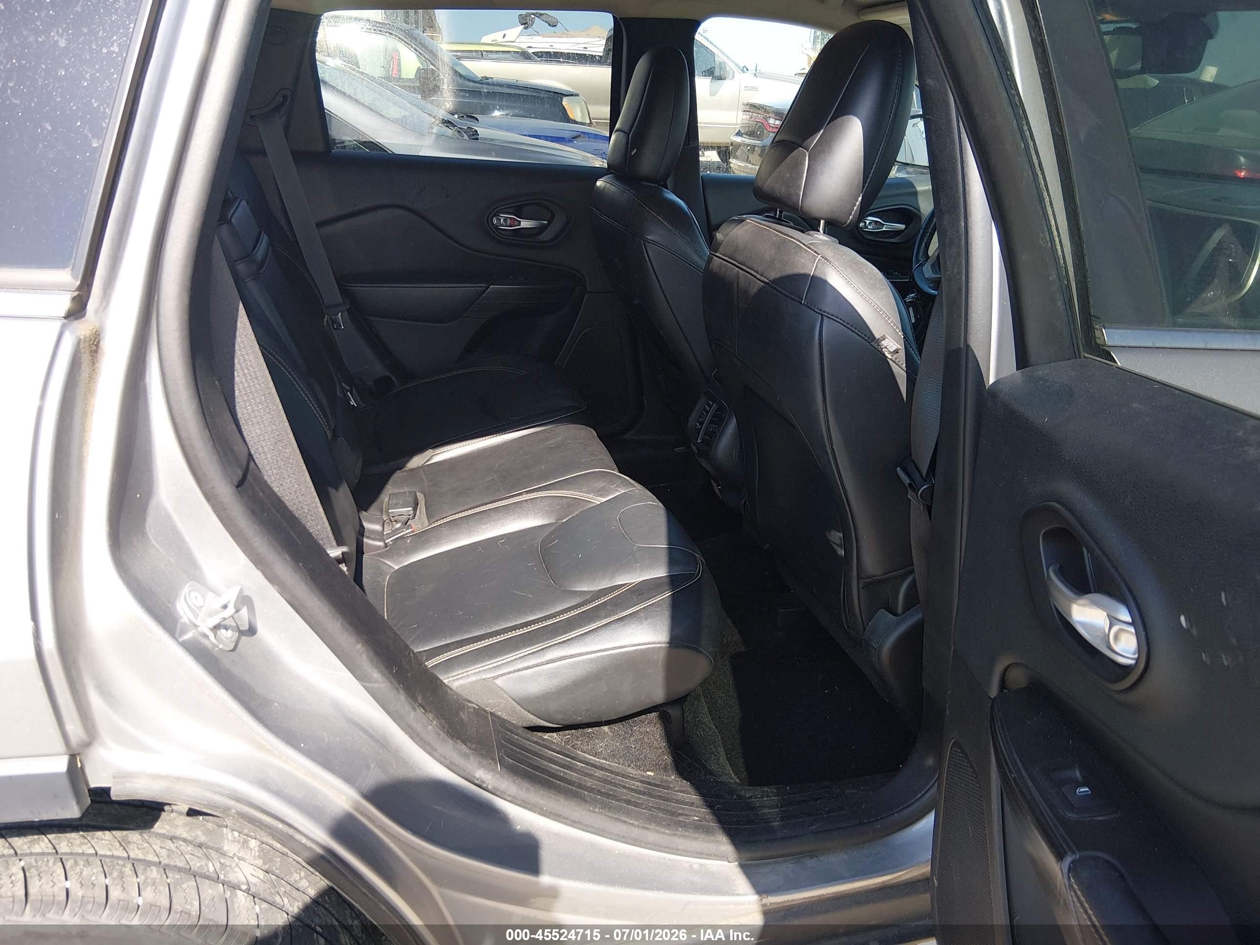 2014 Jeep Cherokee Limited Silver vin: 1C4PJLDB2EW283207