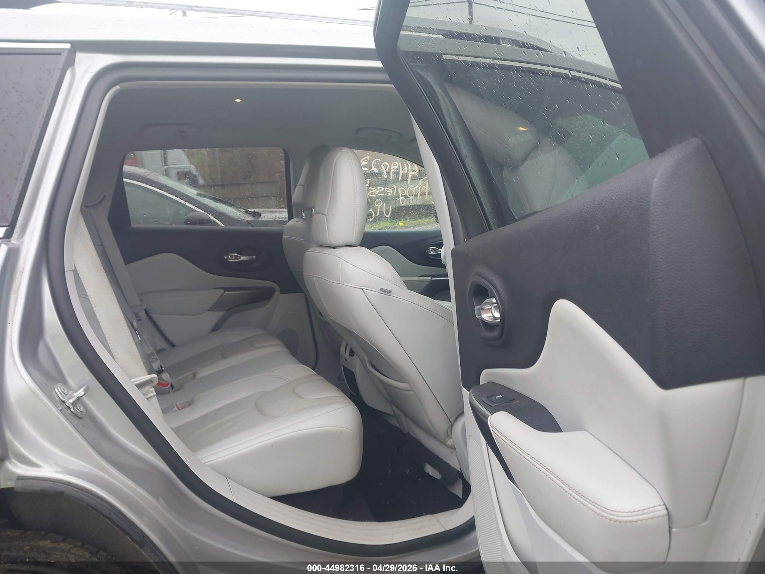 2019 Jeep Cherokee Limited Fwd Silver vin: 1C4PJLDB3KD387213