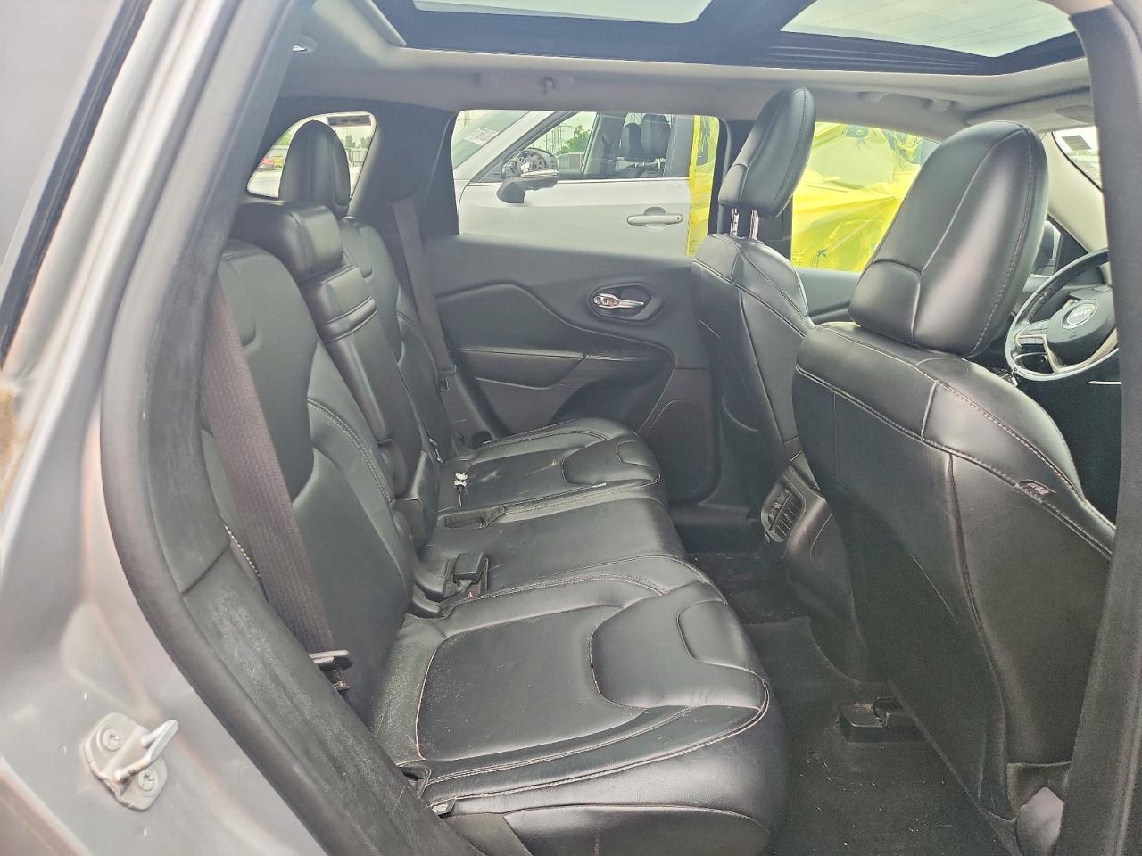 2014 Jeep Cherokee Silver vin: 1C4PJLDB6EW160798