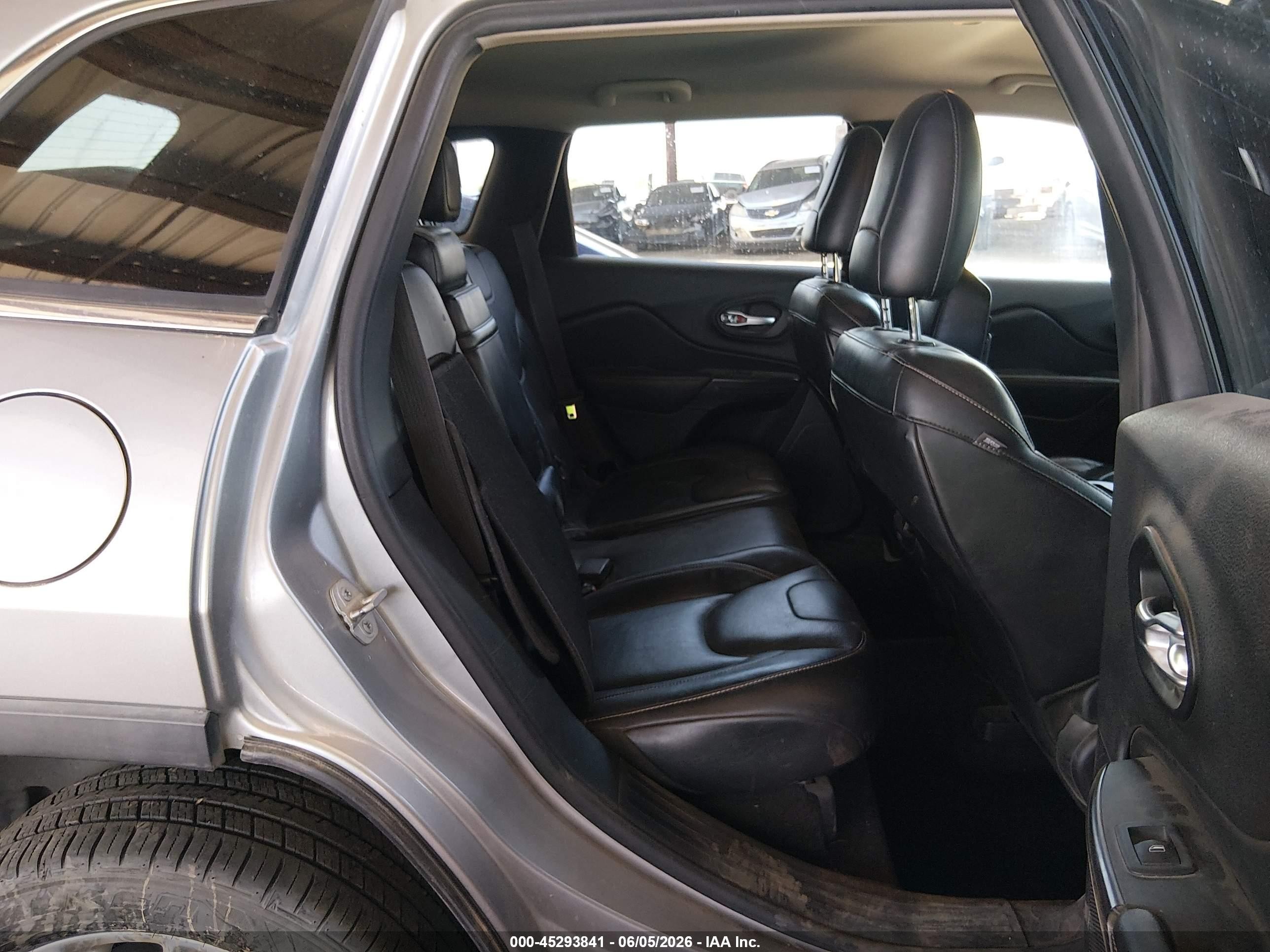2015 Jeep Cherokee Limited Silver vin: 1C4PJLDB8FW507632