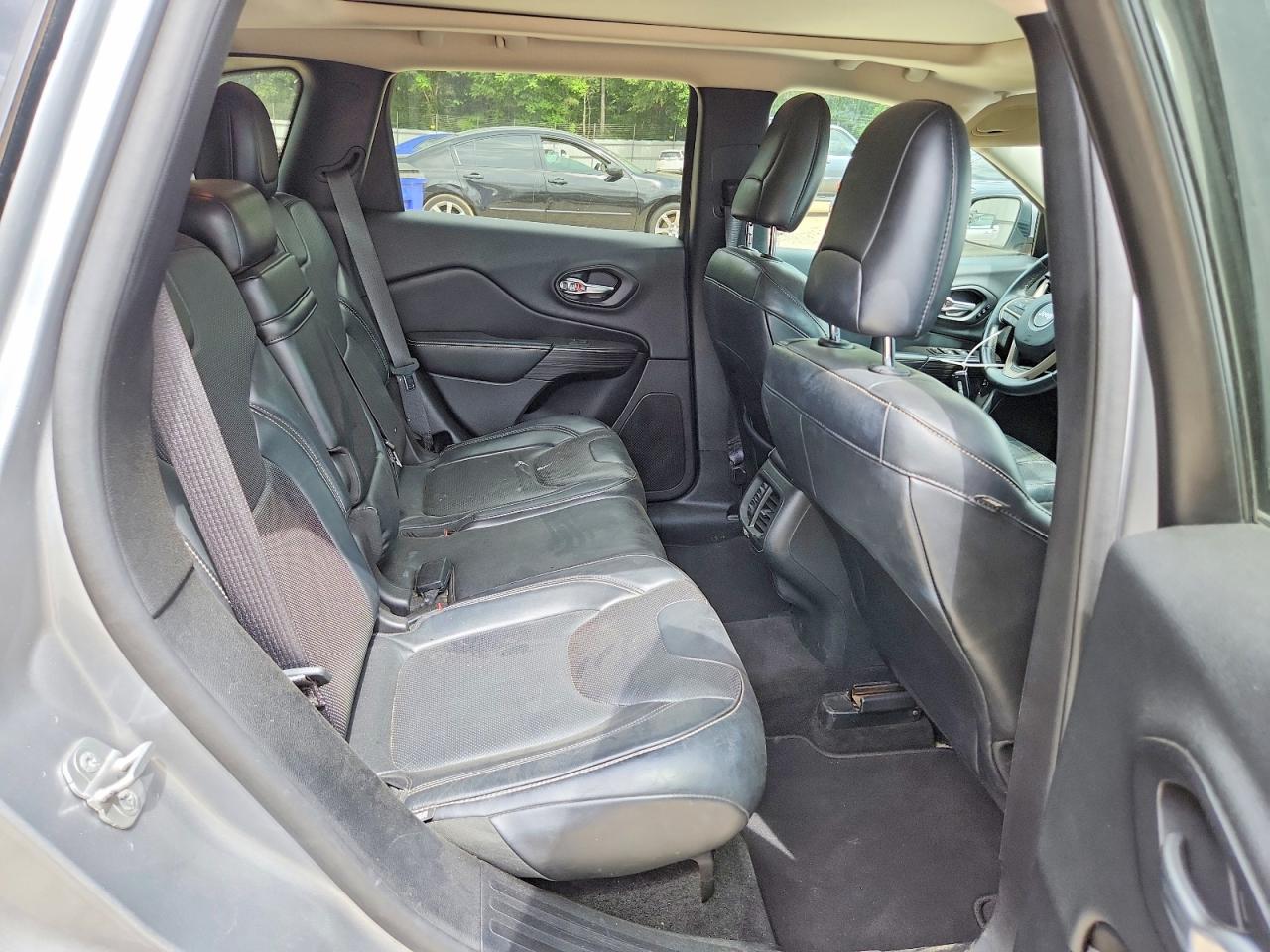 2014 Jeep Cherokee Limited Silver vin: 1C4PJLDS2EW148499