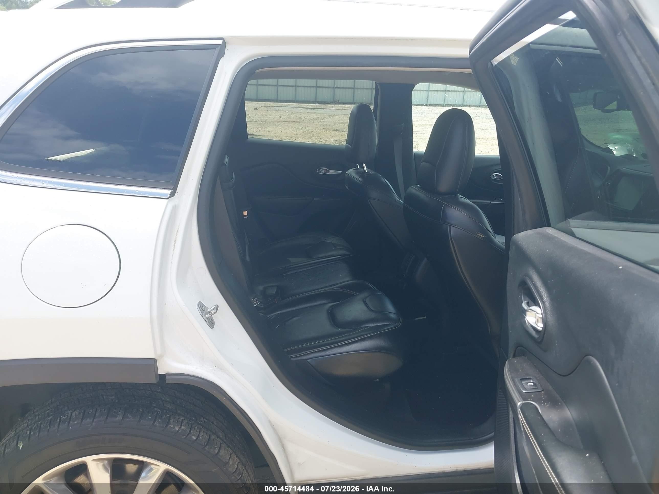 2015 Jeep Cherokee Limited White vin: 1C4PJLDS3FW573571