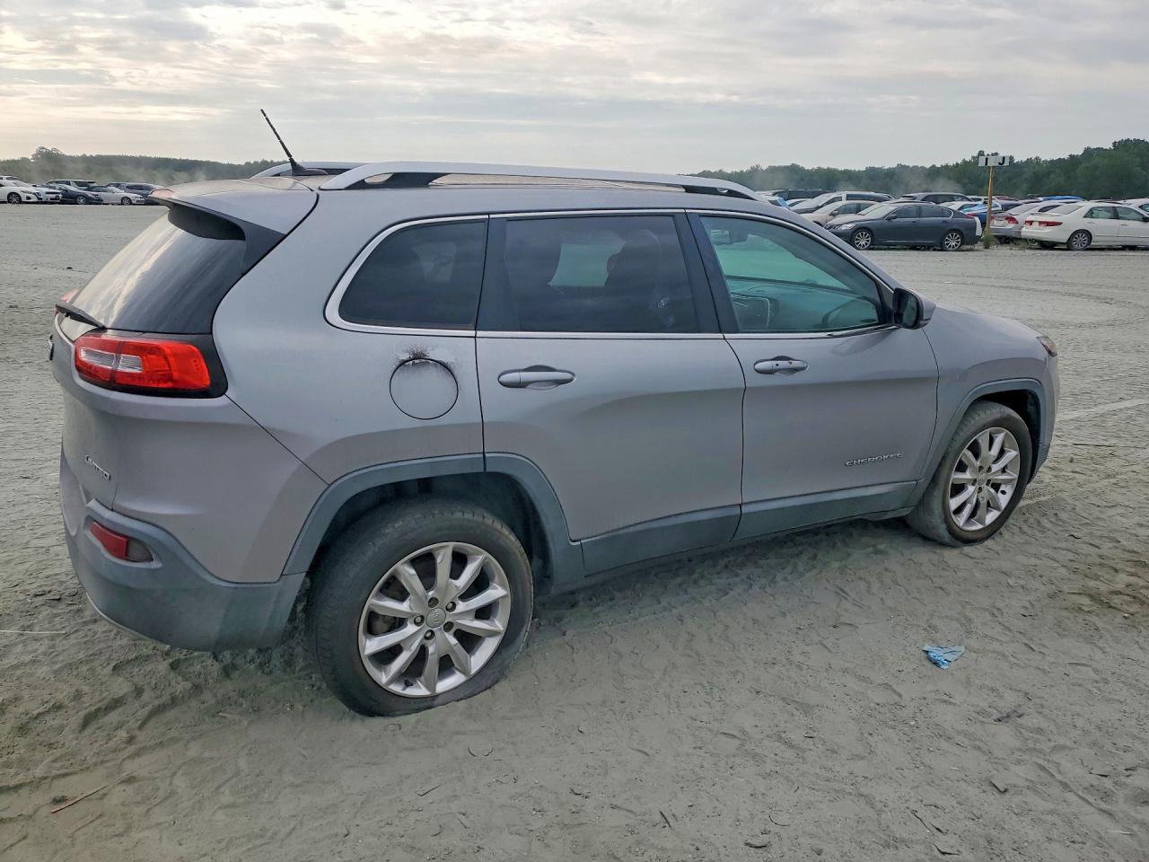 2015 Jeep Cherokee Limited Silver vin: 1C4PJLDS4FW525495