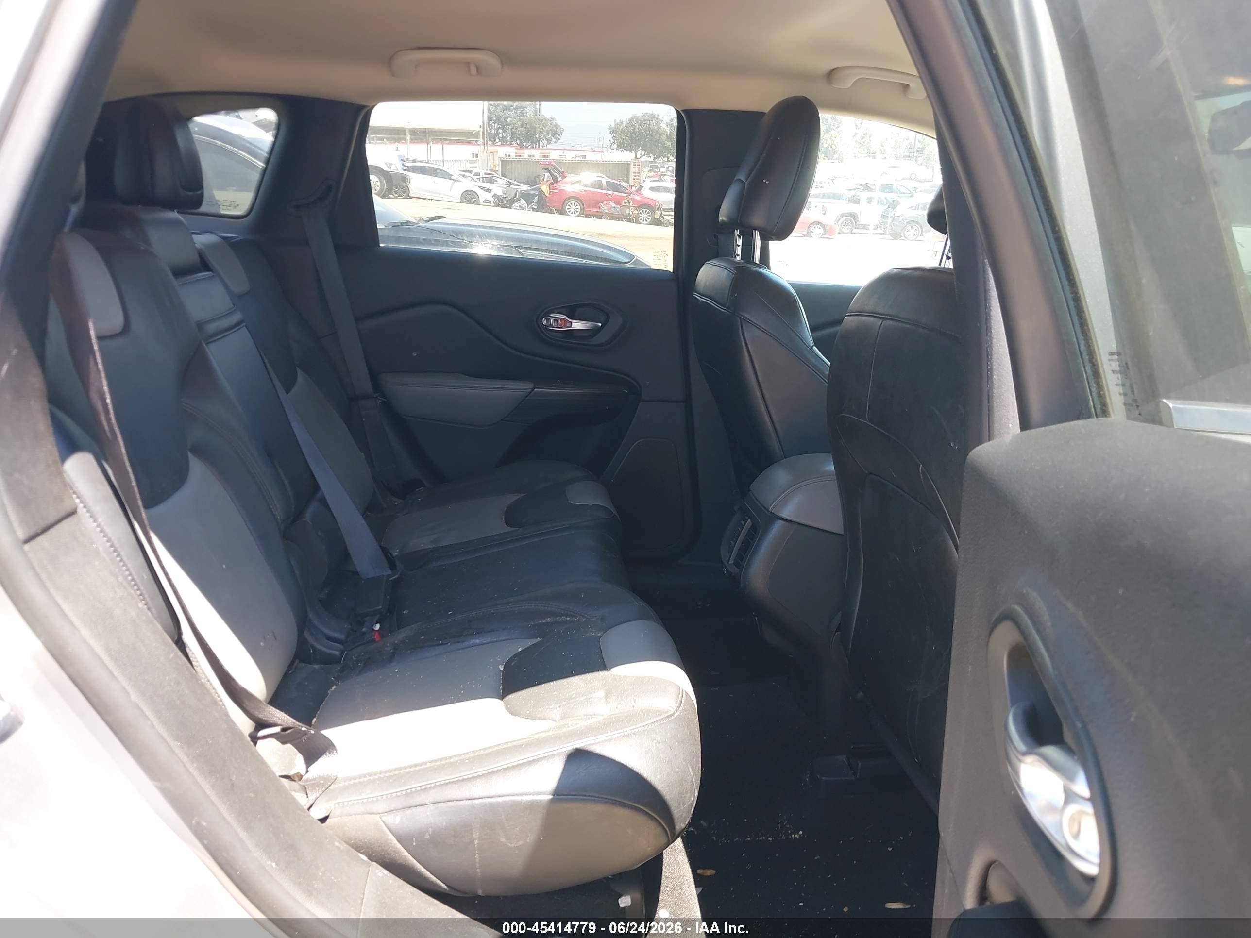 2014 Jeep Cherokee Limited Серебряный vin: 1C4PJLDS6EW103775