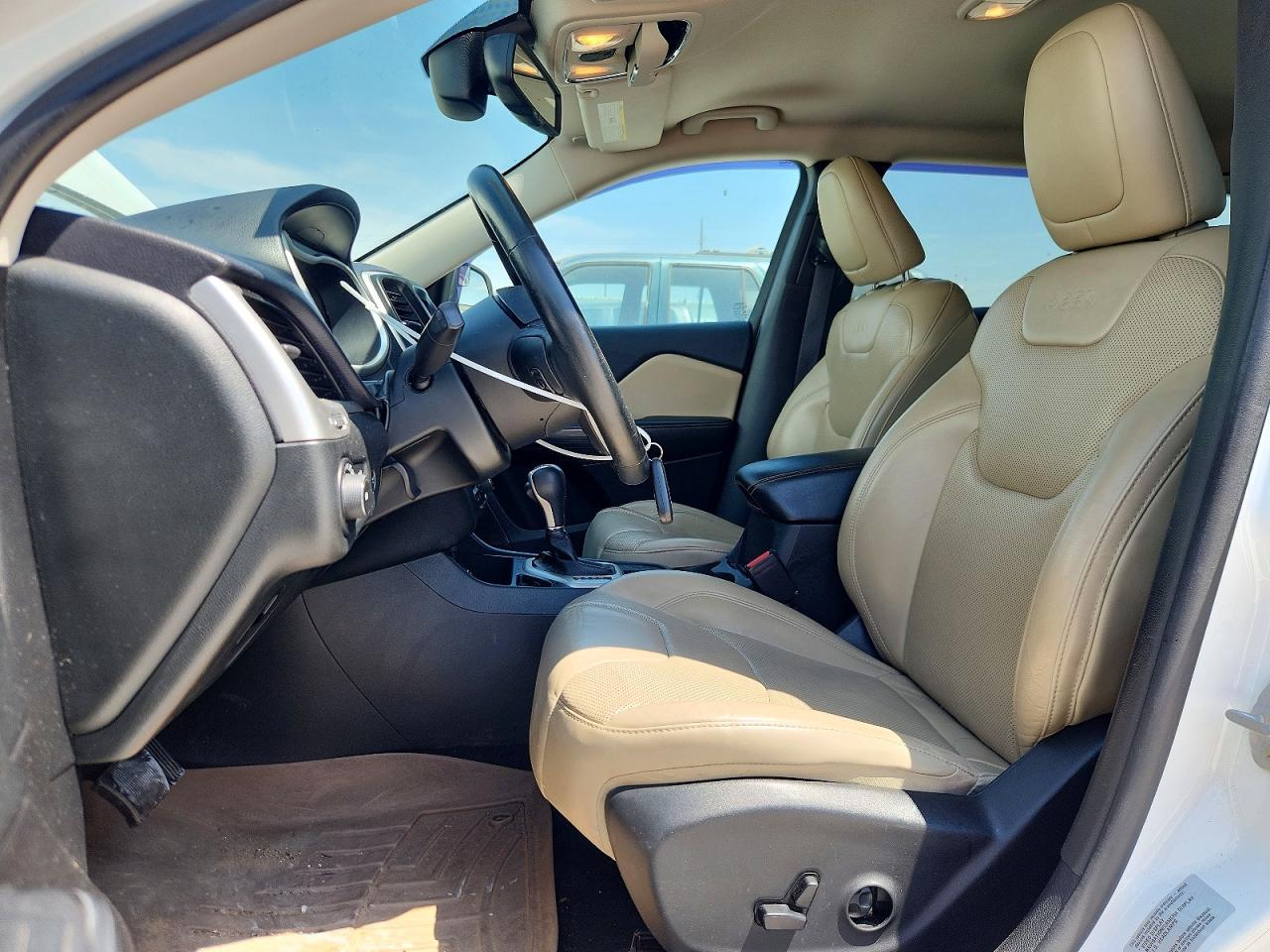 2015 Jeep Cherokee Limited White vin: 1C4PJLDS6FW590378