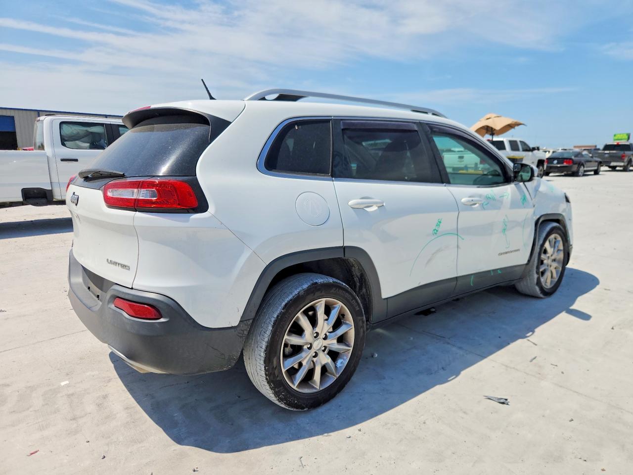 2015 Jeep Cherokee Limited White vin: 1C4PJLDS6FW590378