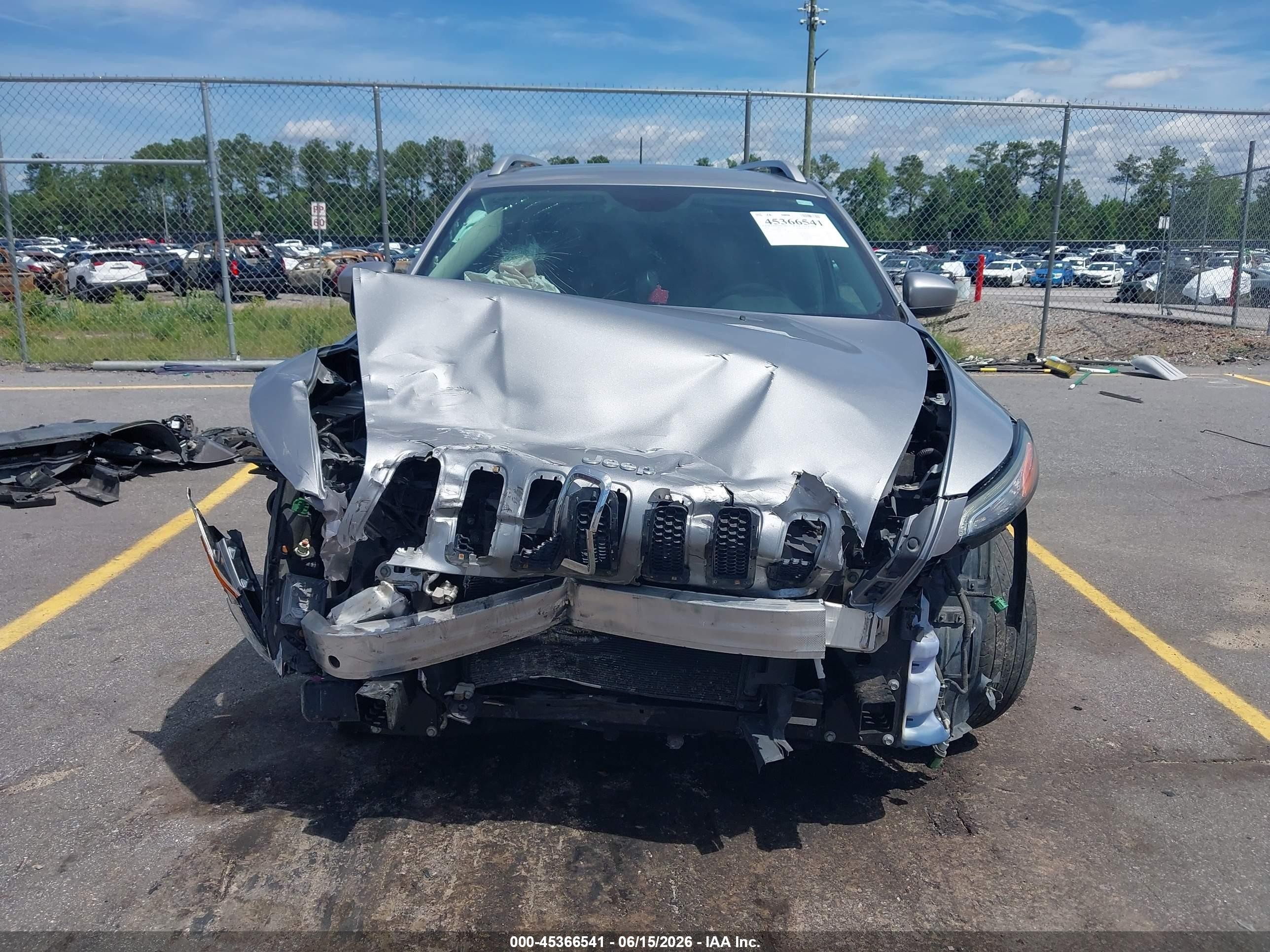 2014 Jeep Cherokee Limited Silver vin: 1C4PJLDS9EW153988