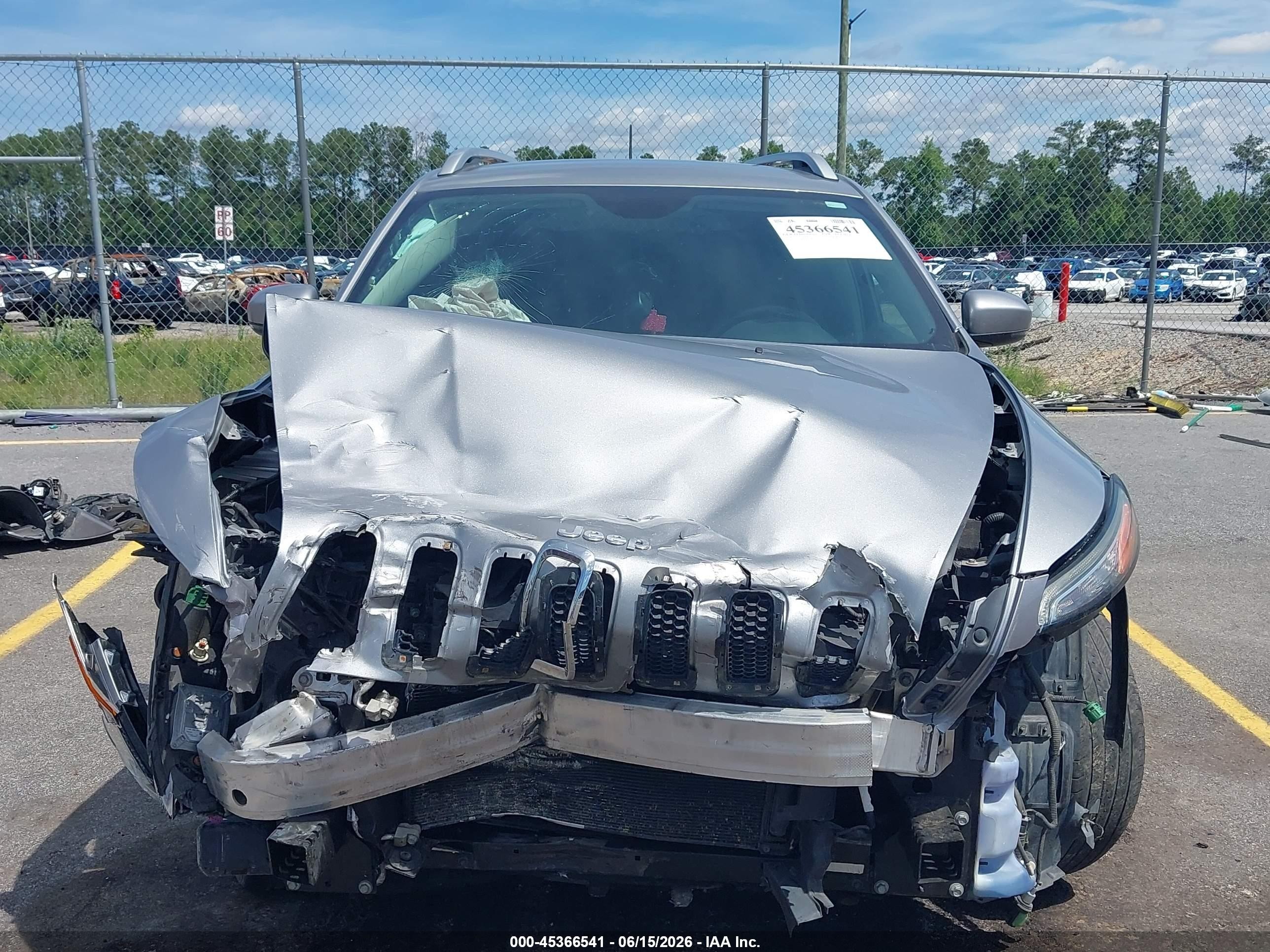 2014 Jeep Cherokee Limited Silver vin: 1C4PJLDS9EW153988