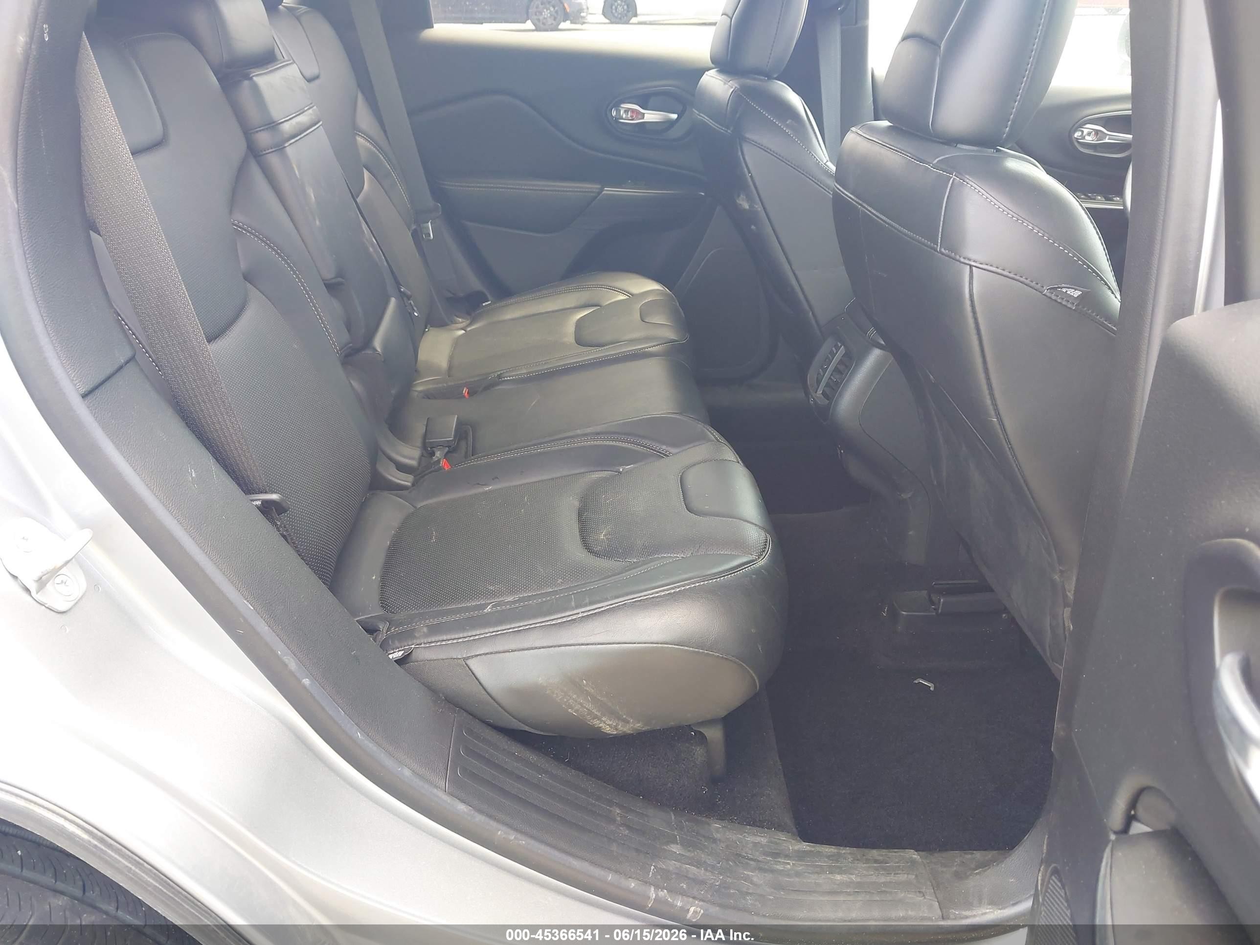 2014 Jeep Cherokee Limited Silver vin: 1C4PJLDS9EW153988