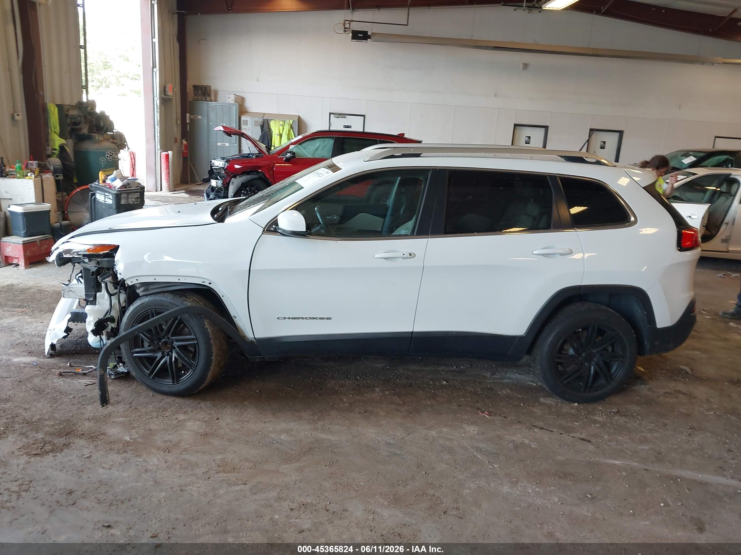 2015 Jeep Cherokee Limited Белый vin: 1C4PJLDS9FW547606