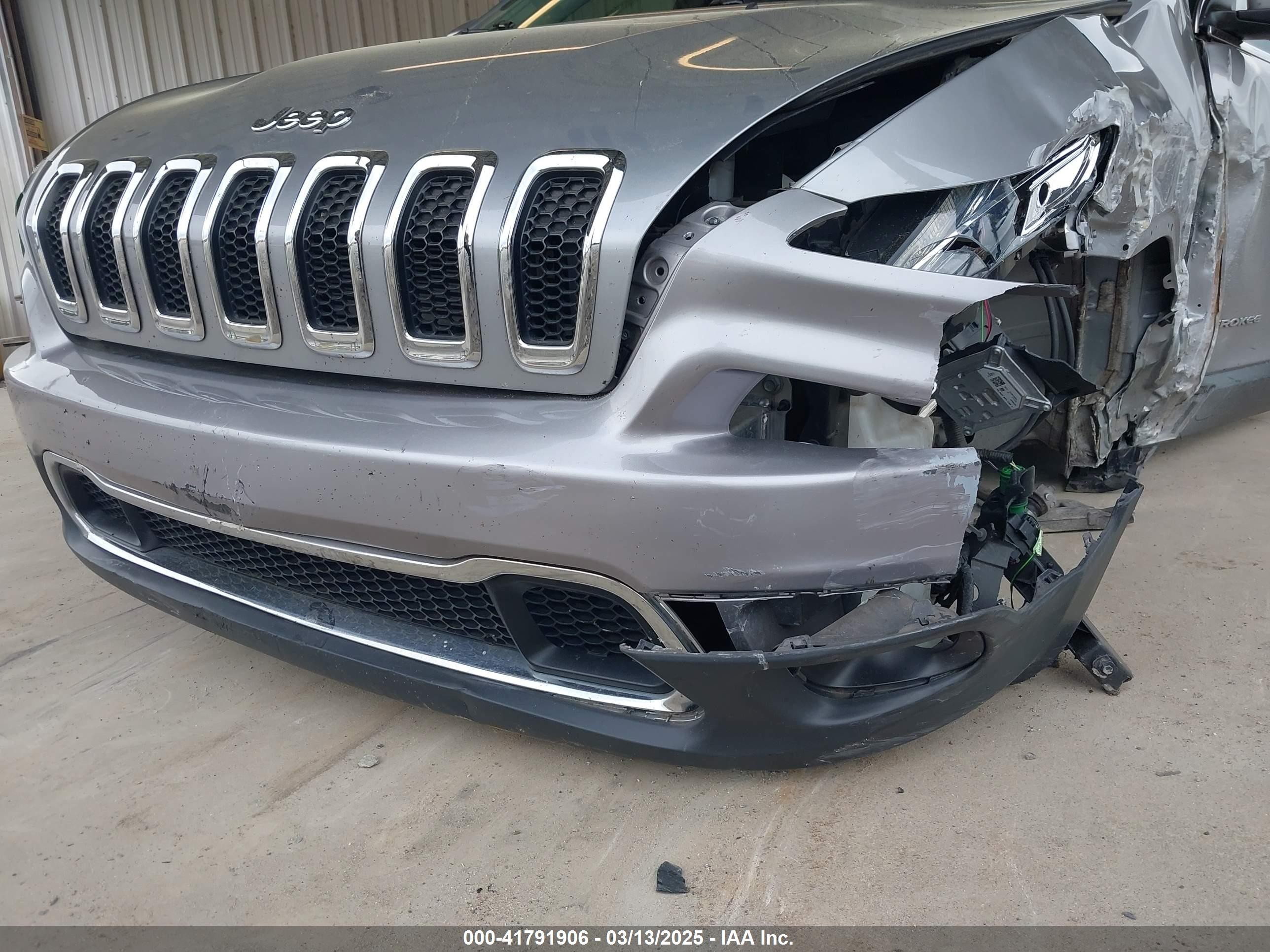 2017 Jeep Cherokee Limited Fwd Silver vin: 1C4PJLDS9HW650690