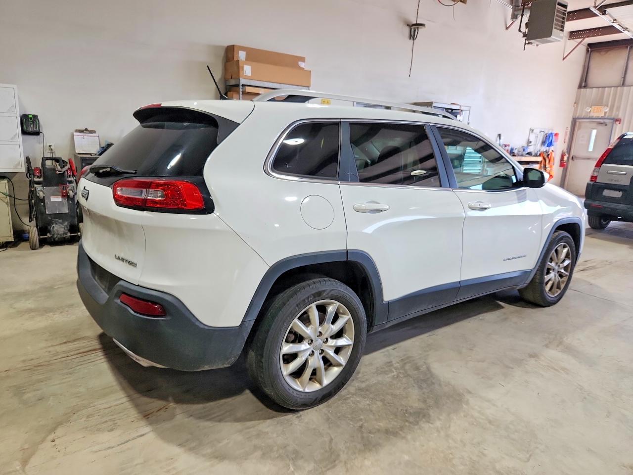 2015 Jeep Cherokee Limited White vin: 1C4PJLDSXFW517689