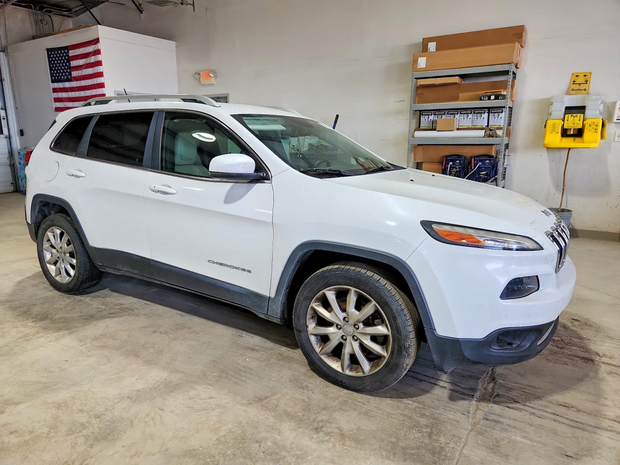2015 Jeep Cherokee Limited White vin: 1C4PJLDSXFW517689