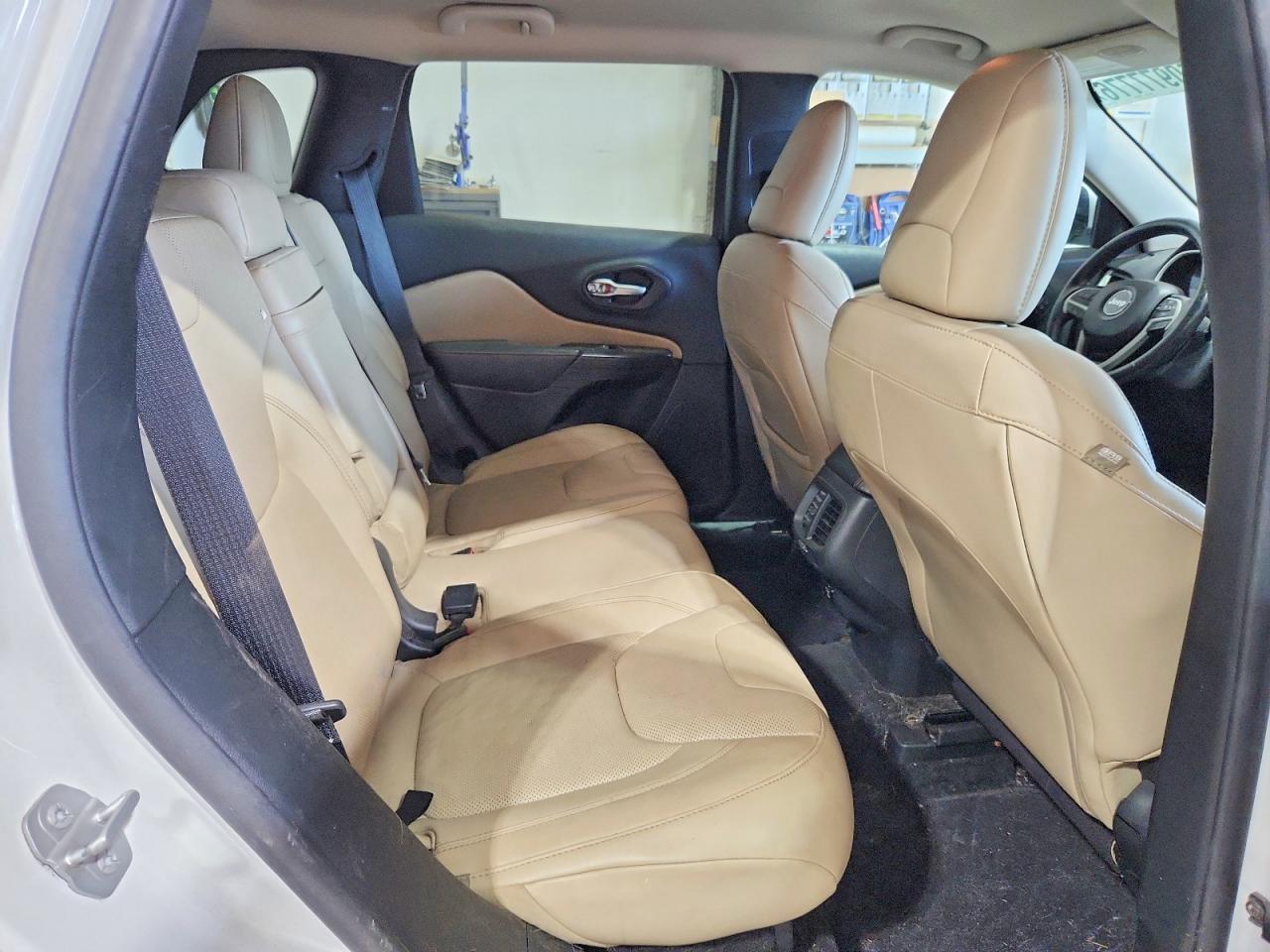 2015 Jeep Cherokee Limited White vin: 1C4PJLDSXFW517689