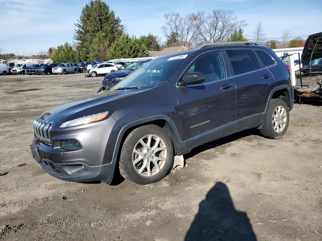 2018 Jeep Cherokee Latitude Plus   Gray vin: 1C4PJLLB1JD512001