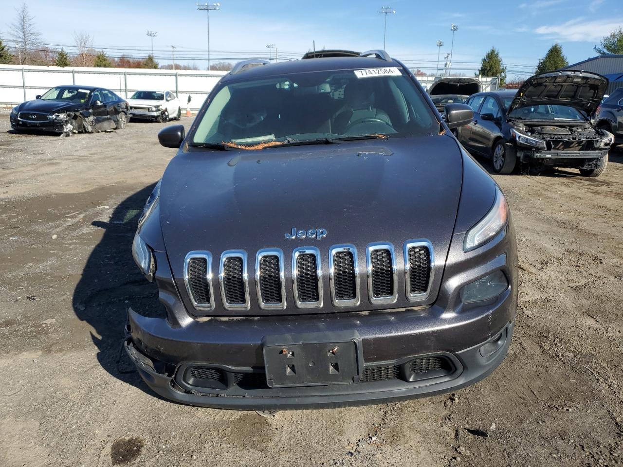 2018 Jeep Cherokee Latitude Plus   Gray vin: 1C4PJLLB1JD512001