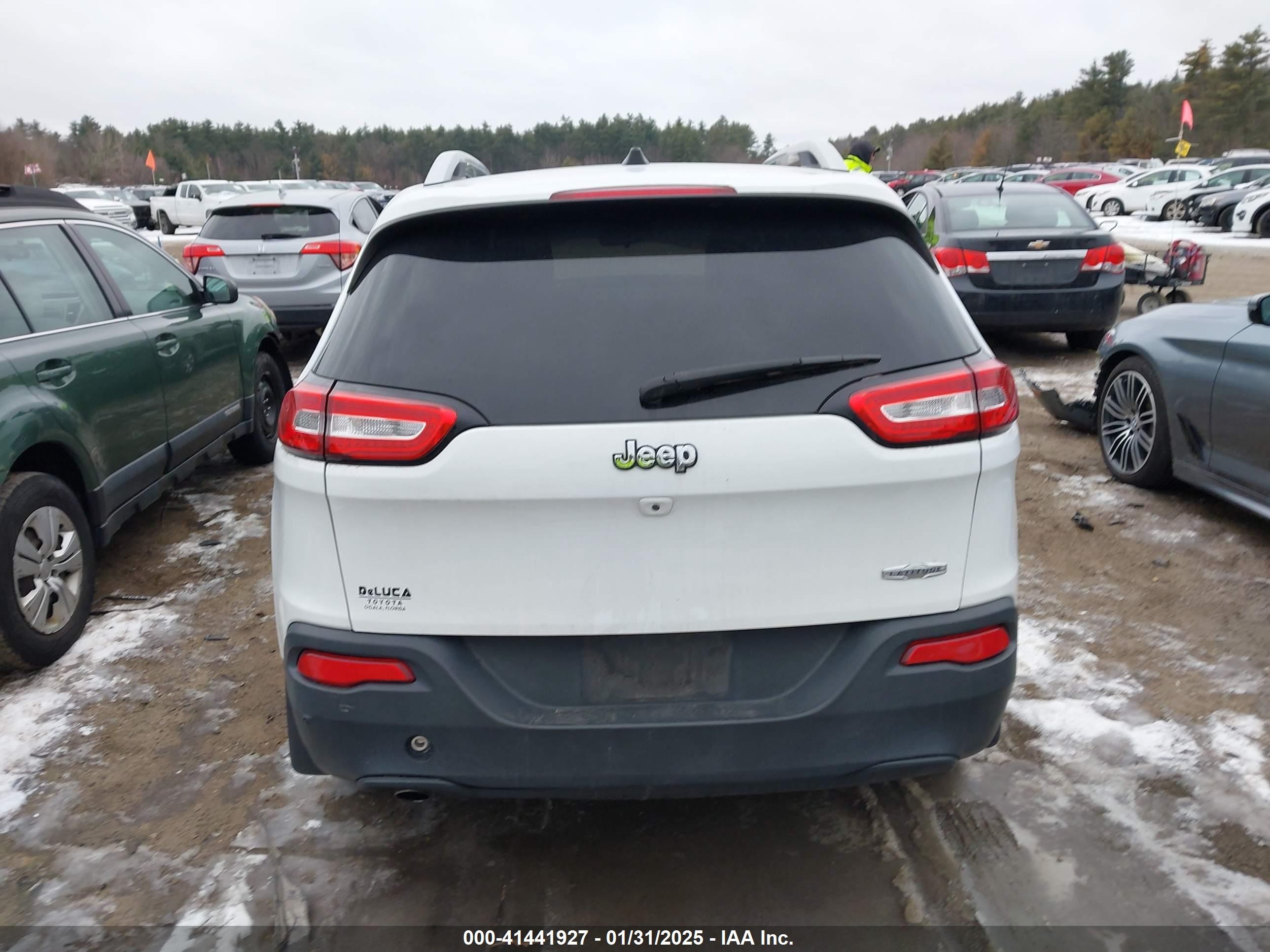 2018 Jeep Cherokee Latitude Plus Fwd White vin: 1C4PJLLB2JD518969