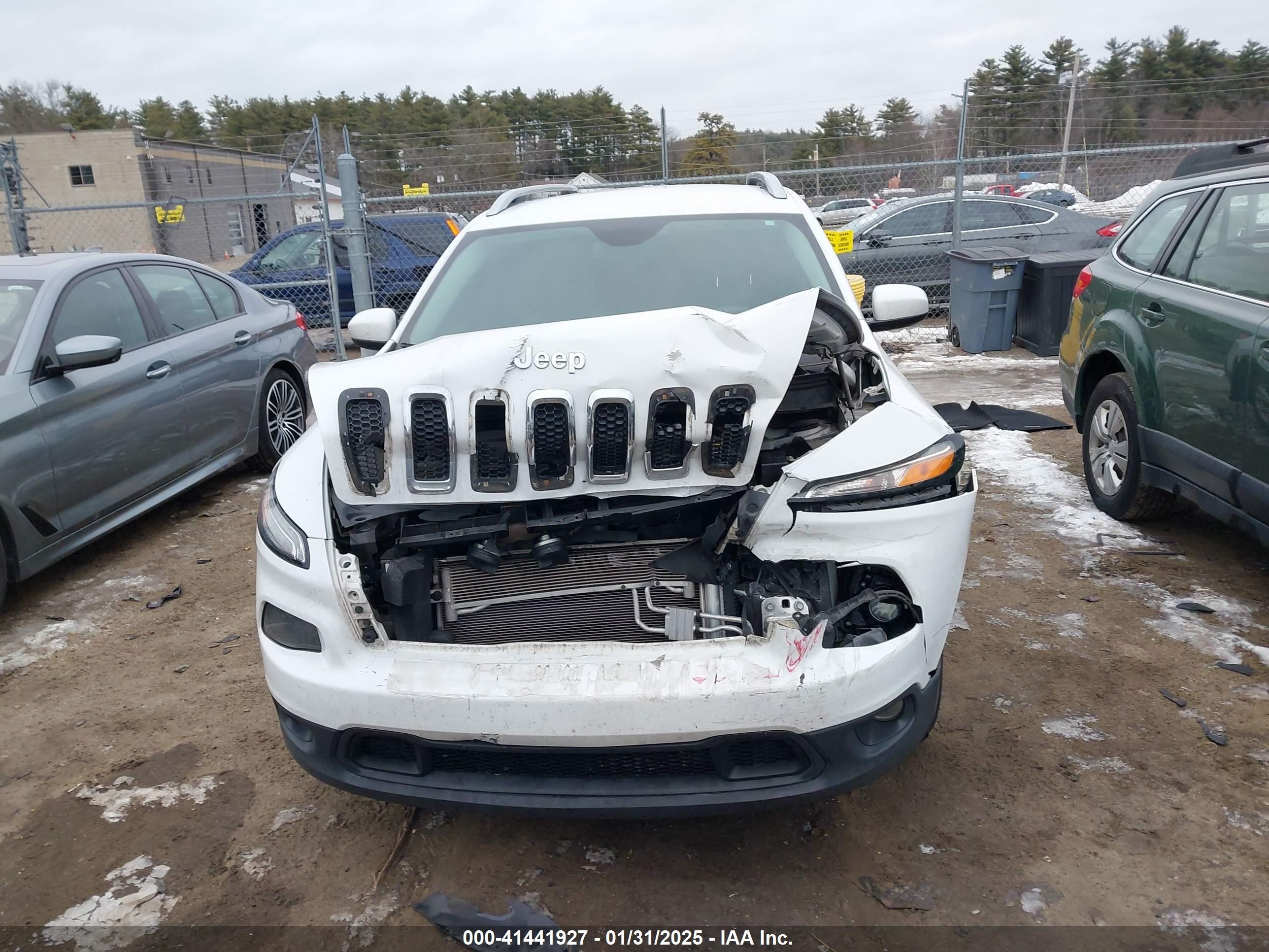 2018 Jeep Cherokee Latitude Plus Fwd White vin: 1C4PJLLB2JD518969