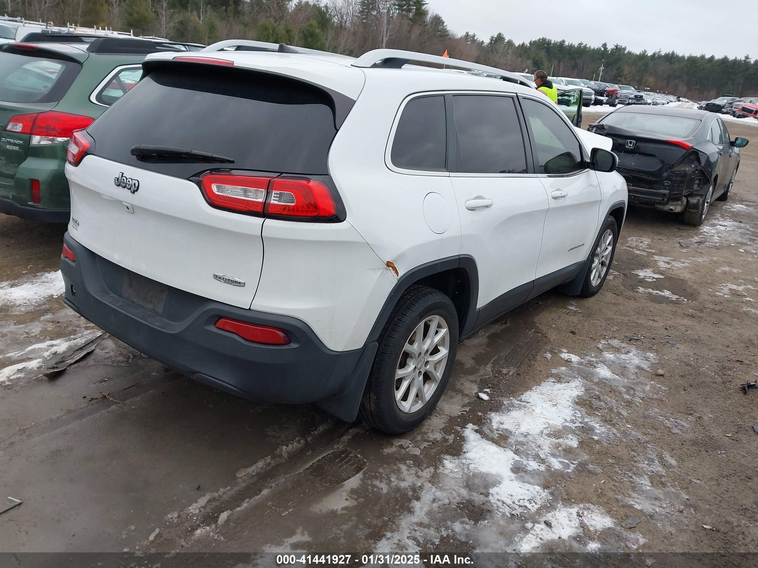 2018 Jeep Cherokee Latitude Plus Fwd White vin: 1C4PJLLB2JD518969