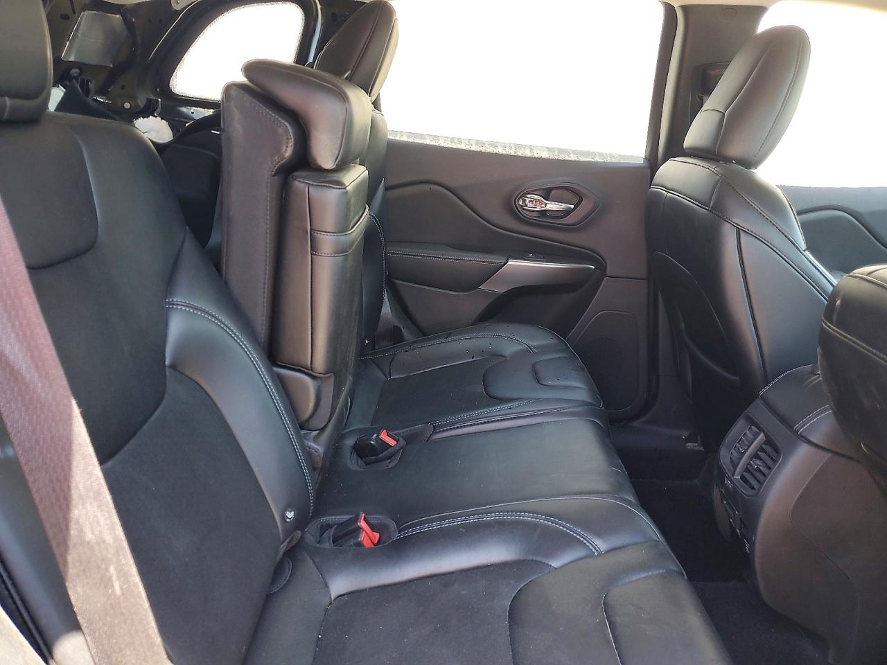 2019 Jeep Cherokee Latitude Plus Black vin: 1C4PJLLB2KD173587