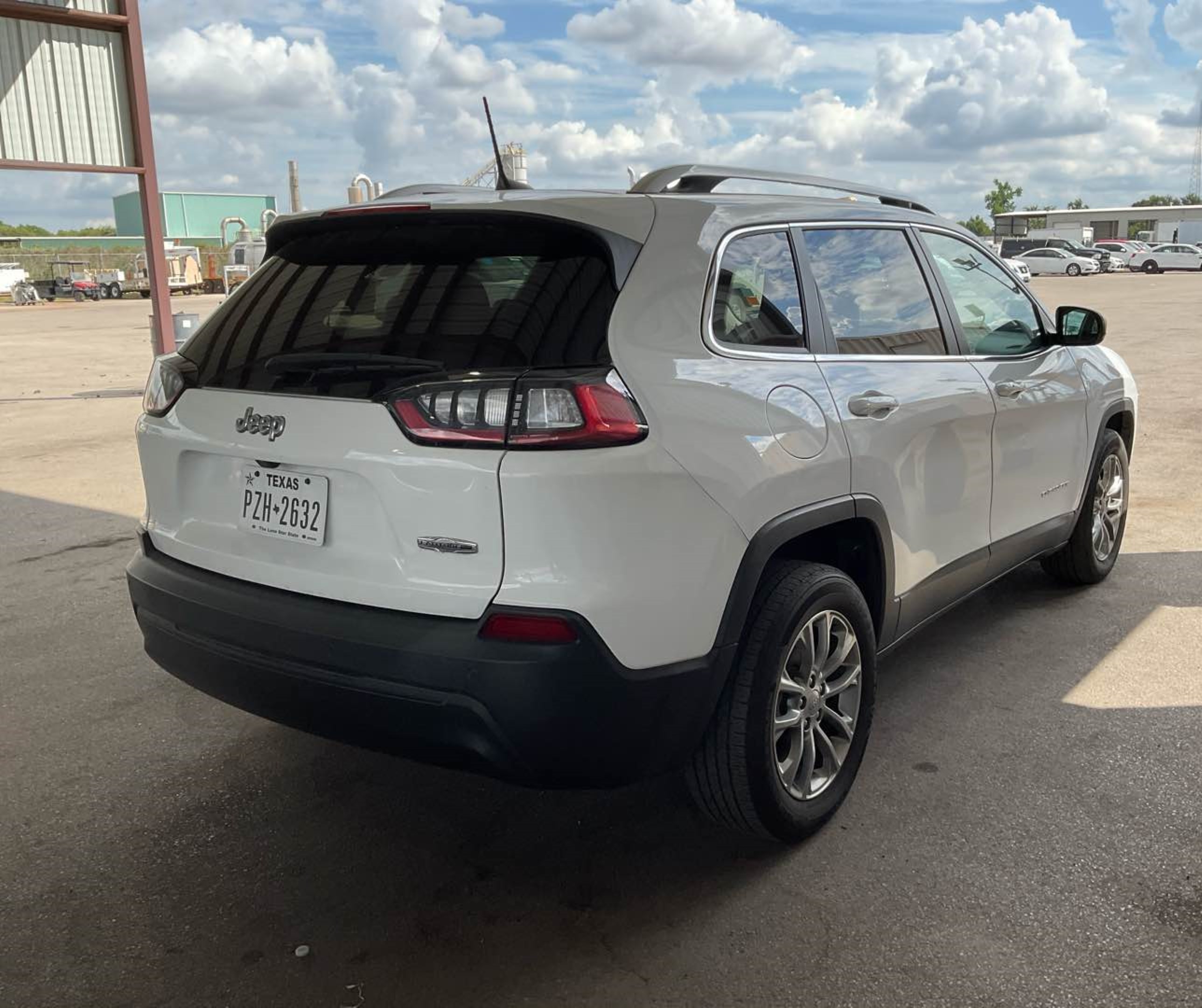 2021 Jeep Cherokee Latitude Plus vin: 1C4PJLLB2MD220572