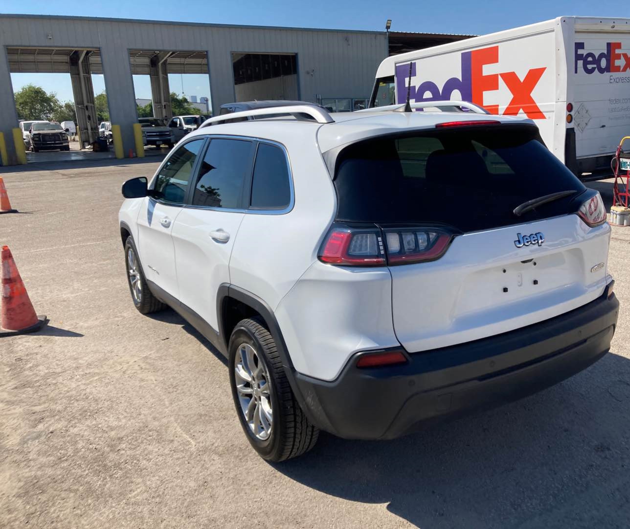 2021 Jeep Cherokee Latitude Plus vin: 1C4PJLLB2MD220572