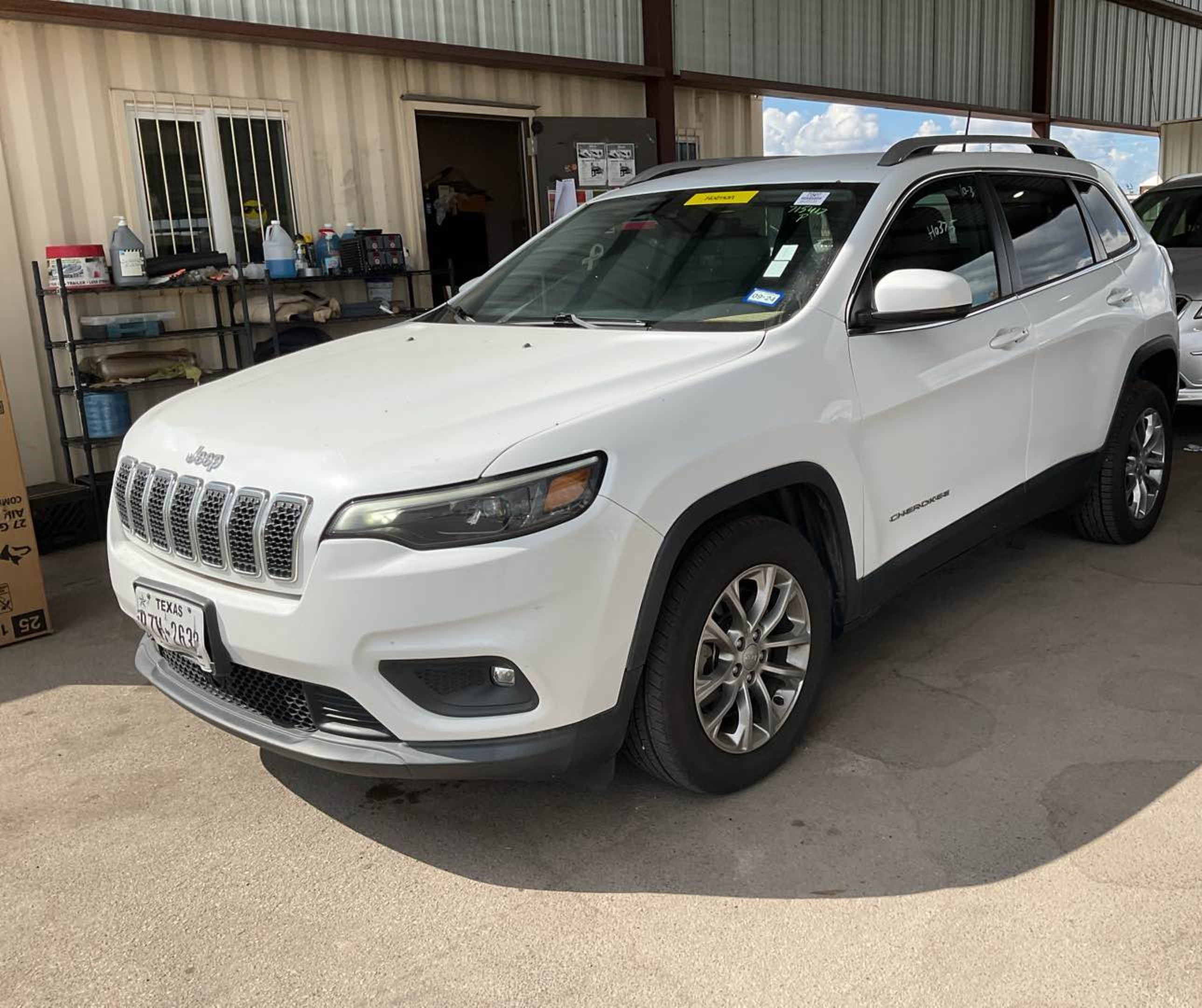 2021 Jeep Cherokee Latitude Plus Fwd vin: 1C4PJLLB2MD220572
