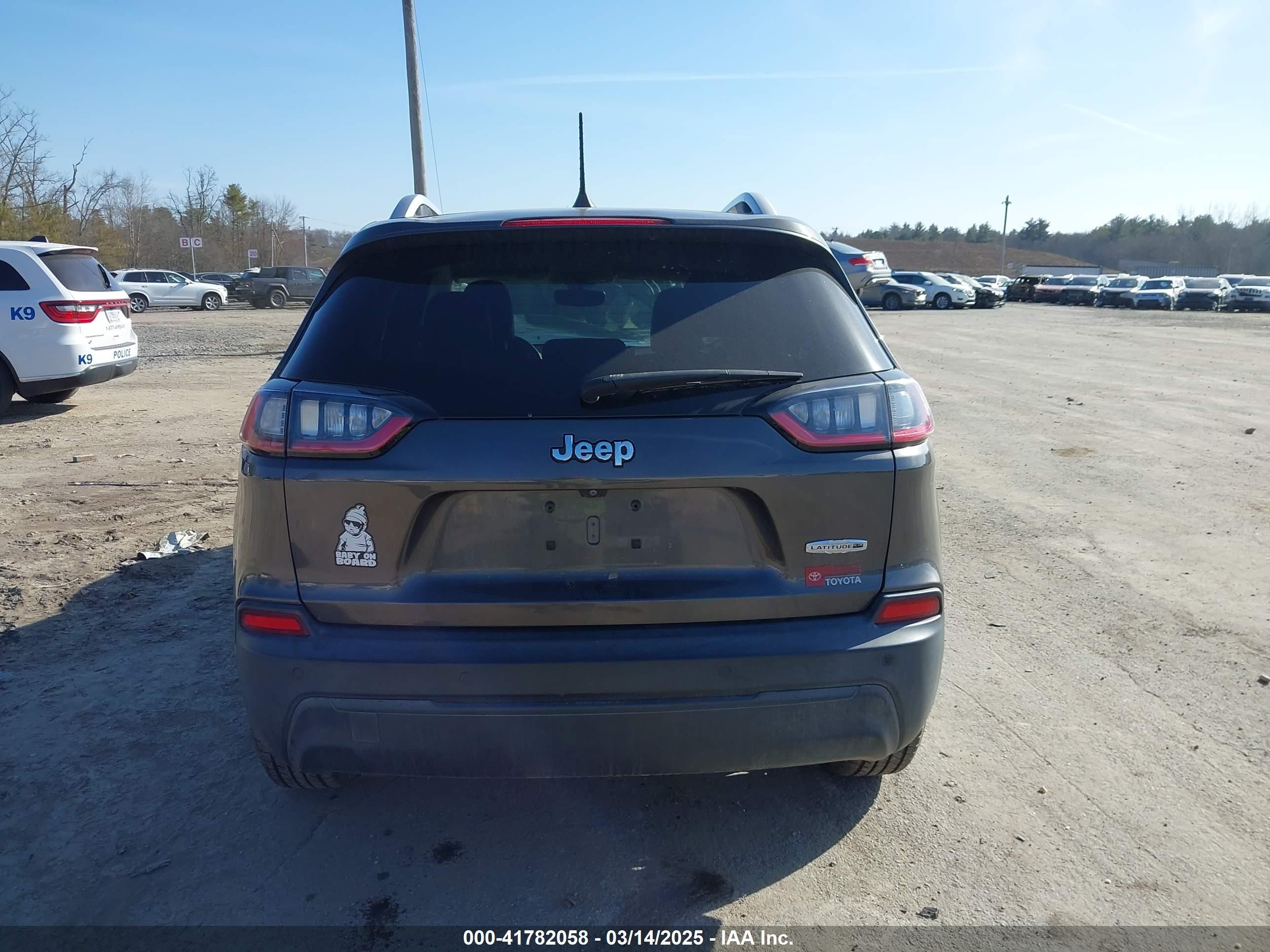2019 Jeep Cherokee Latitude Plus Fwd Gray vin: 1C4PJLLB3KD406294
