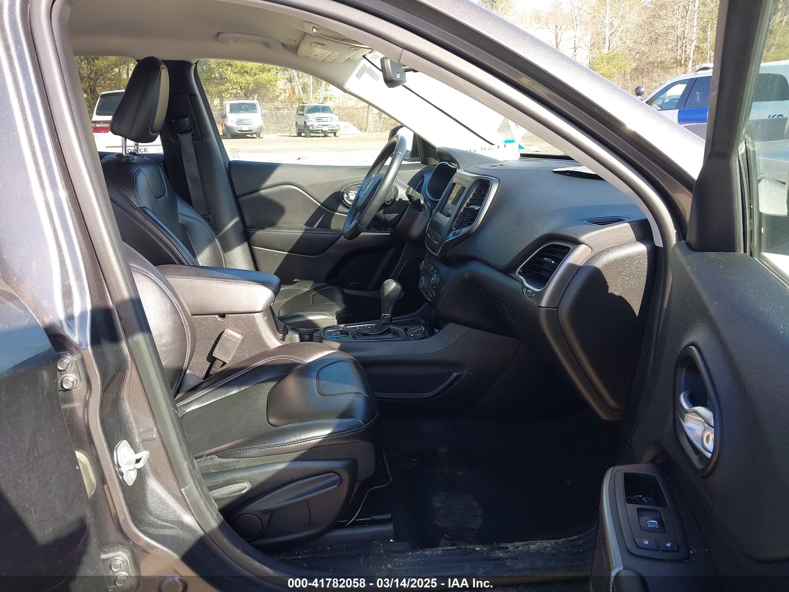 2019 Jeep Cherokee Latitude Plus Fwd Gray vin: 1C4PJLLB3KD406294