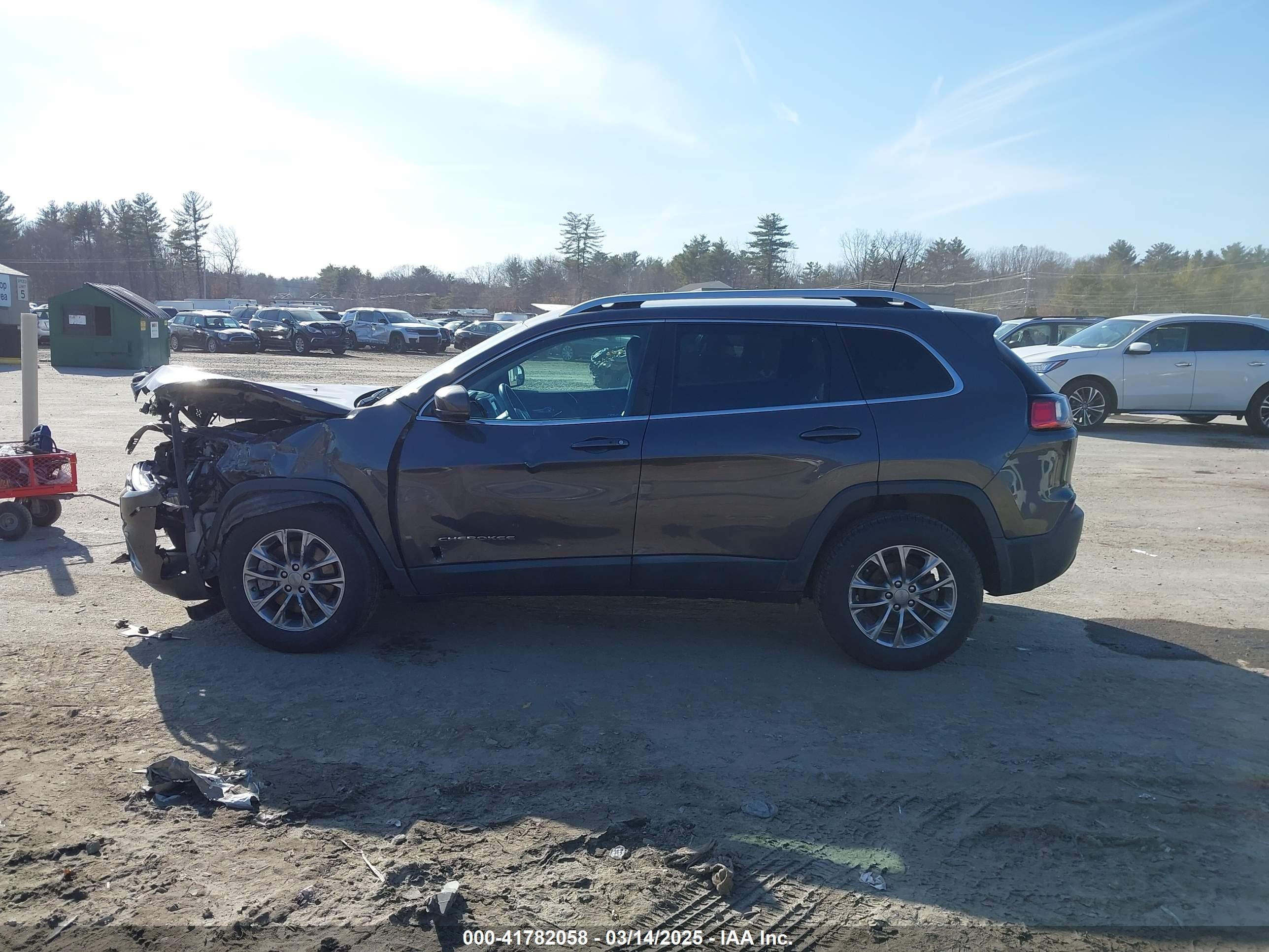2019 Jeep Cherokee Latitude Plus Fwd Gray vin: 1C4PJLLB3KD406294