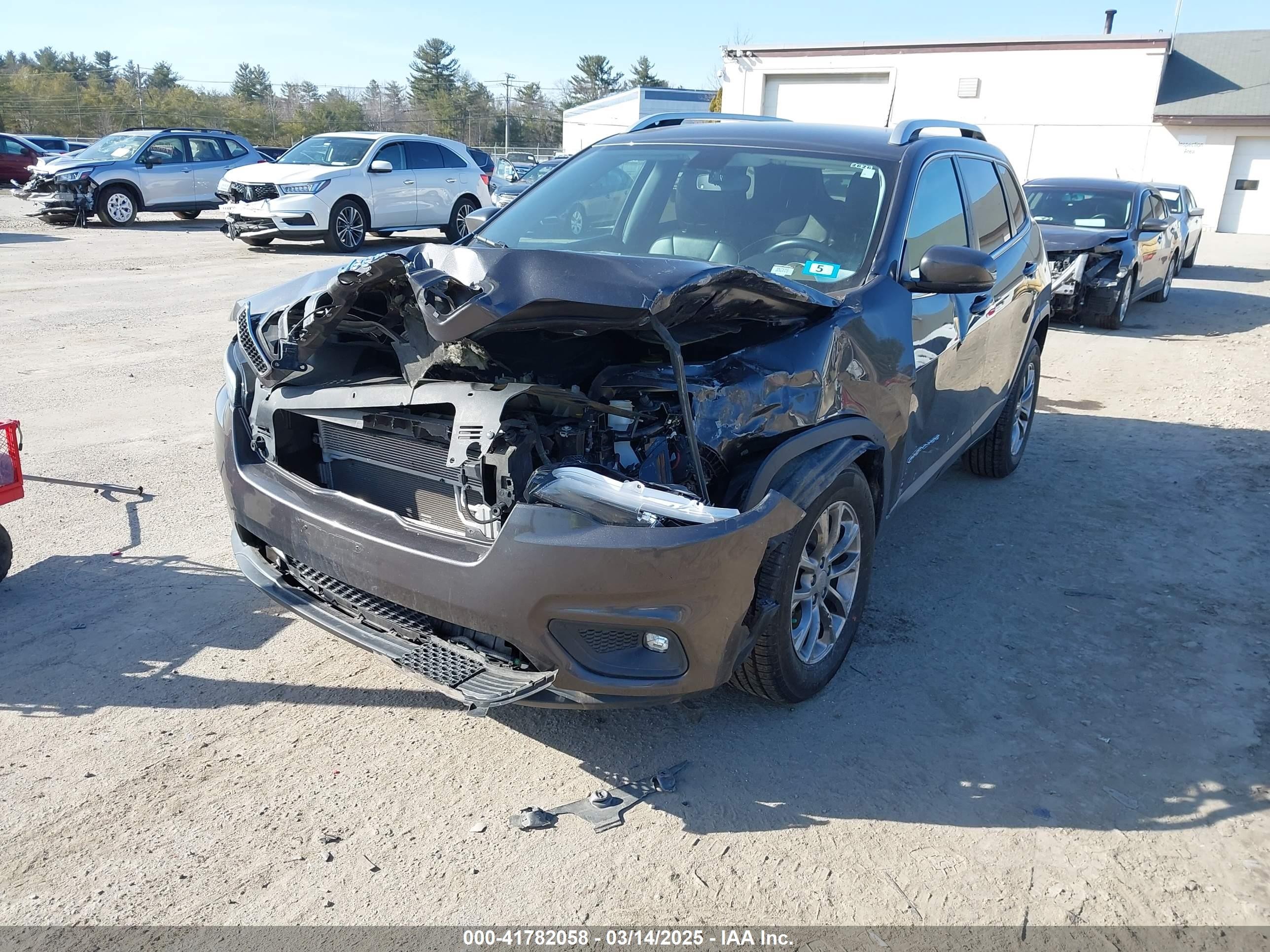2019 Jeep Cherokee Latitude Plus Fwd Gray vin: 1C4PJLLB3KD406294
