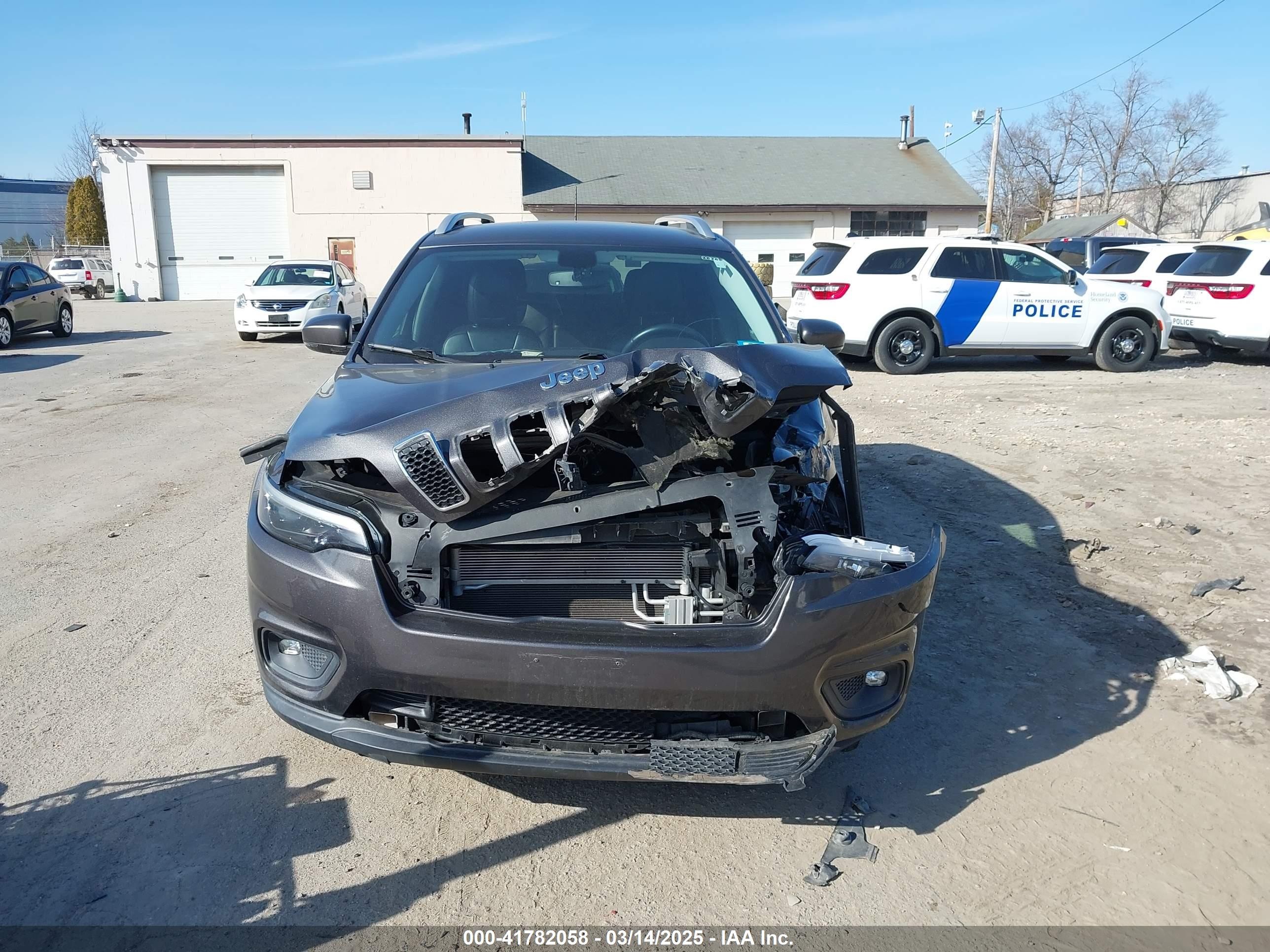 2019 Jeep Cherokee Latitude Plus Fwd Gray vin: 1C4PJLLB3KD406294