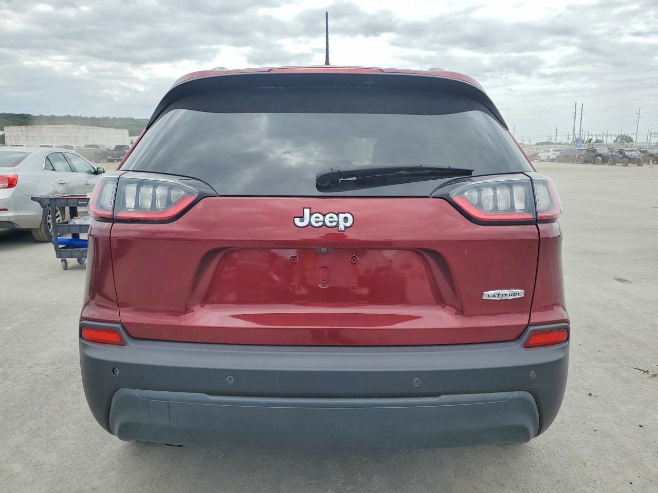 2020 Jeep Cherokee Latitude Plus Burgundy vin: 1C4PJLLB3LD620347