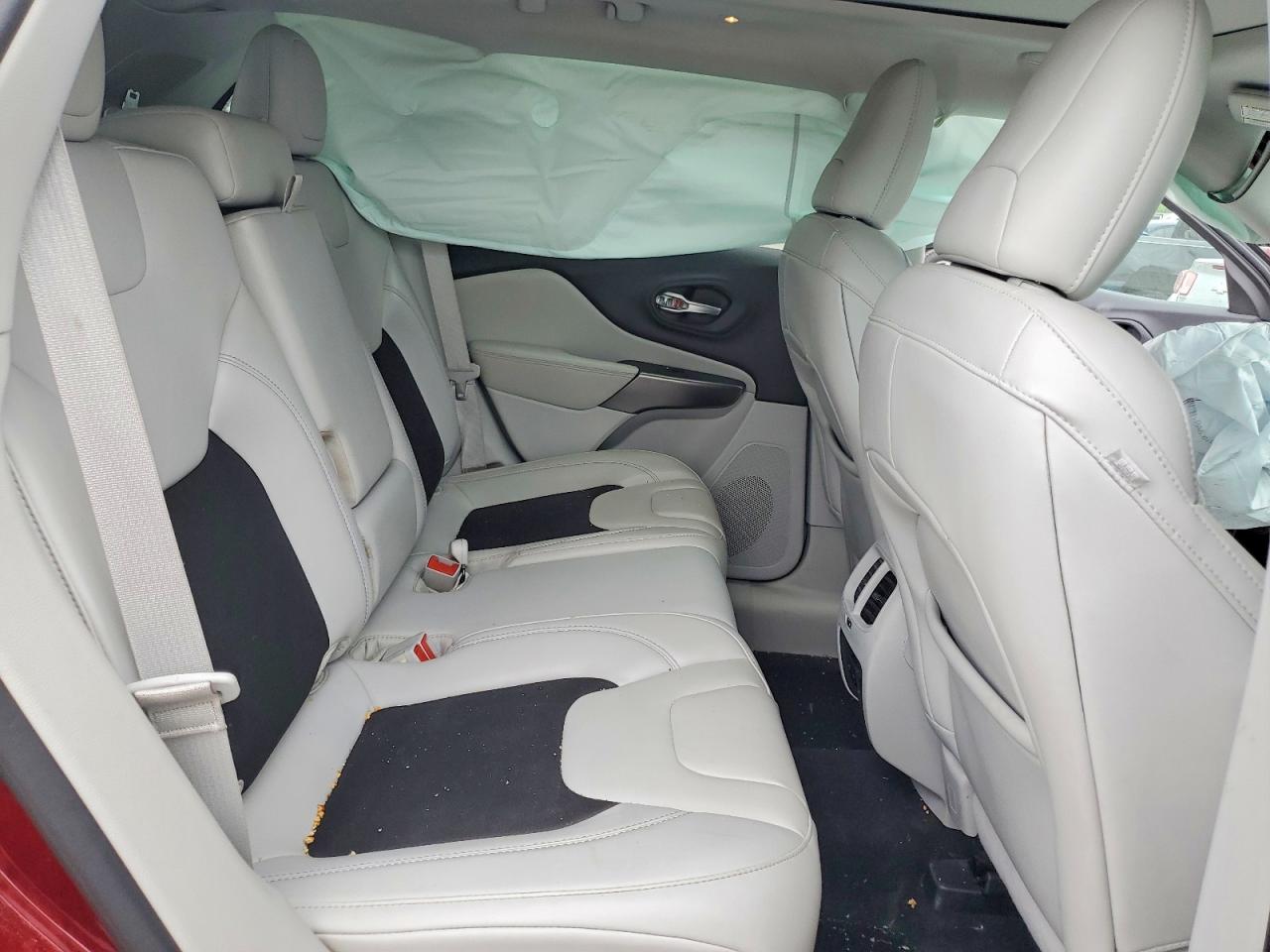 2020 Jeep Cherokee Latitude Plus Burgundy vin: 1C4PJLLB3LD620347
