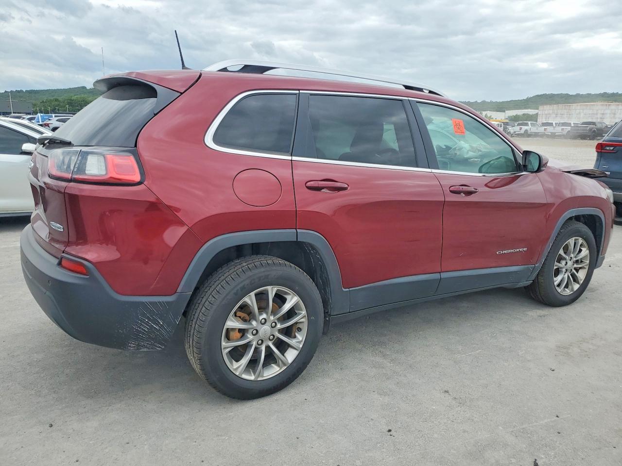 2020 Jeep Cherokee Latitude Plus Burgundy vin: 1C4PJLLB3LD620347